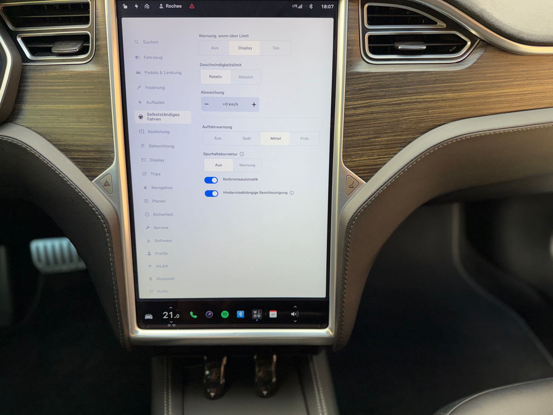 TESLA Model S 85 D Performance-image-17