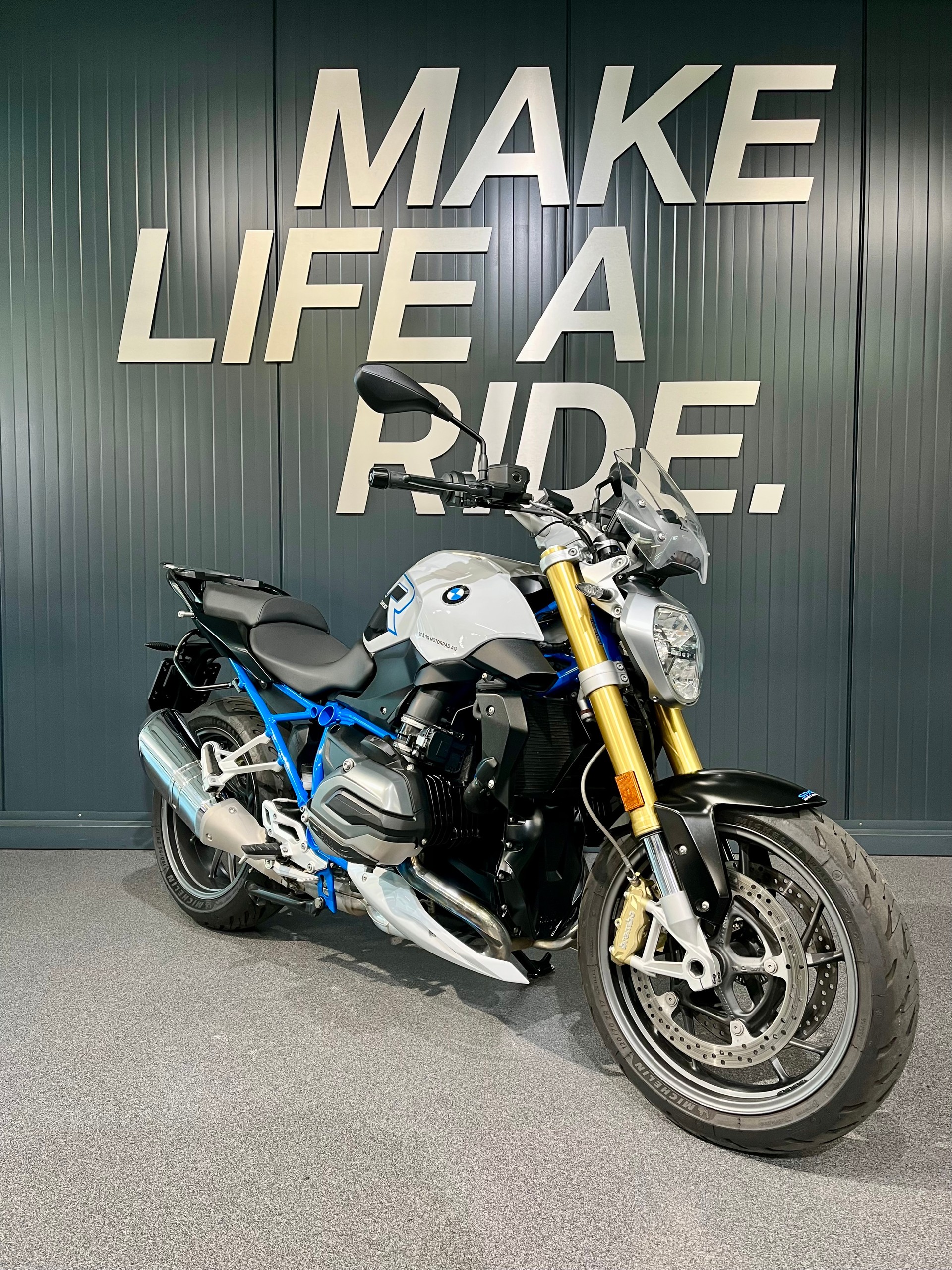 BMW R 1200 R ABS-image-1