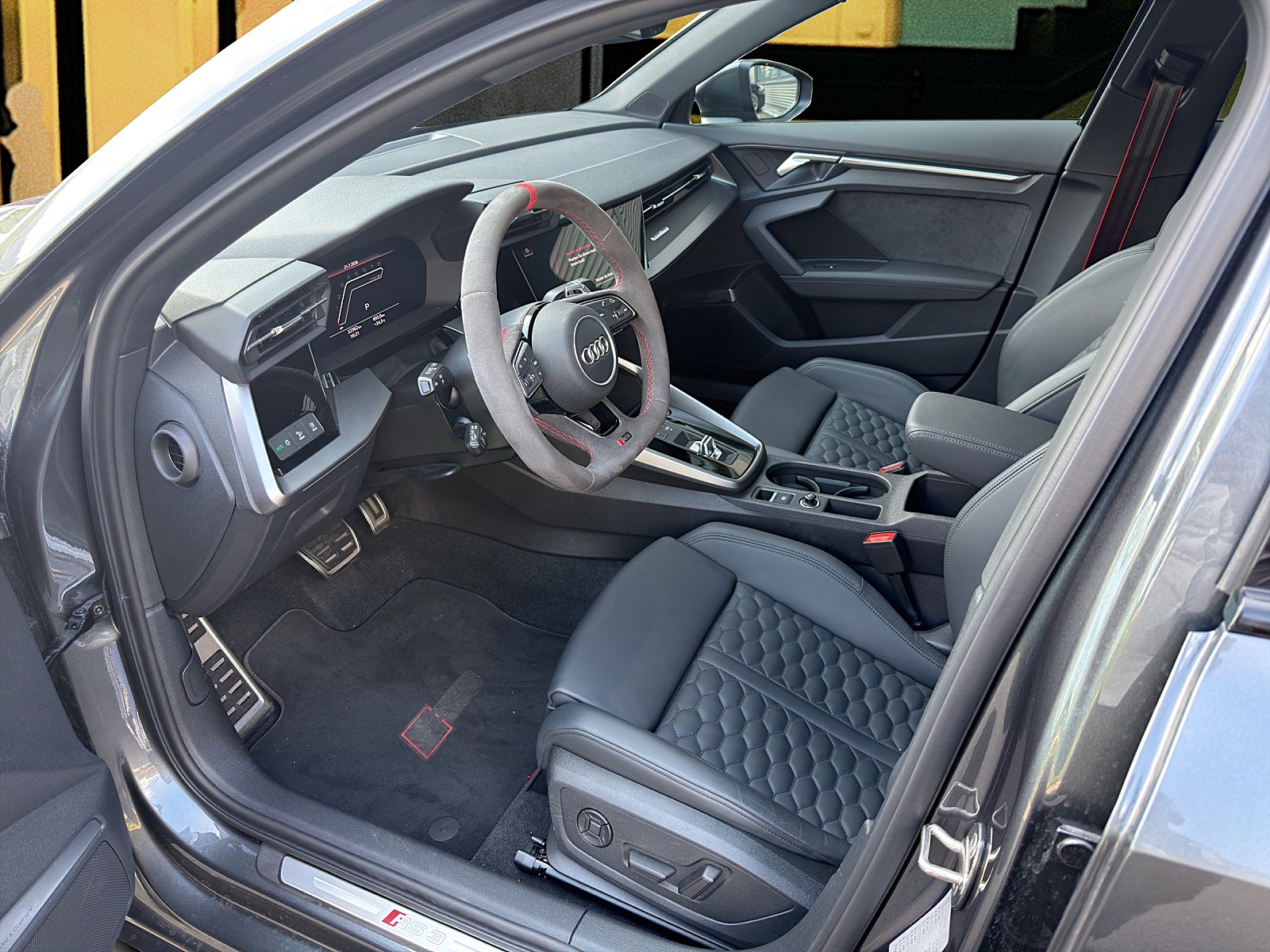 AUDI RS3 Sportback 2.5 TFSI Quattro S-Tronic / Top Ausstattung-image-12