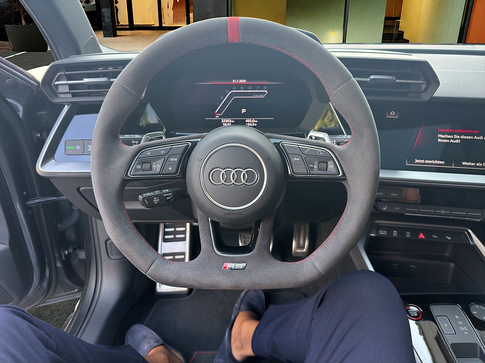 AUDI RS3 Sportback 2.5 TFSI Quattro S-Tronic / Top Ausstattung-image-13