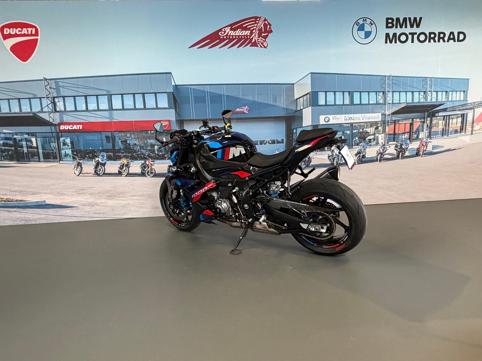 BMW M 1000 R-image-5