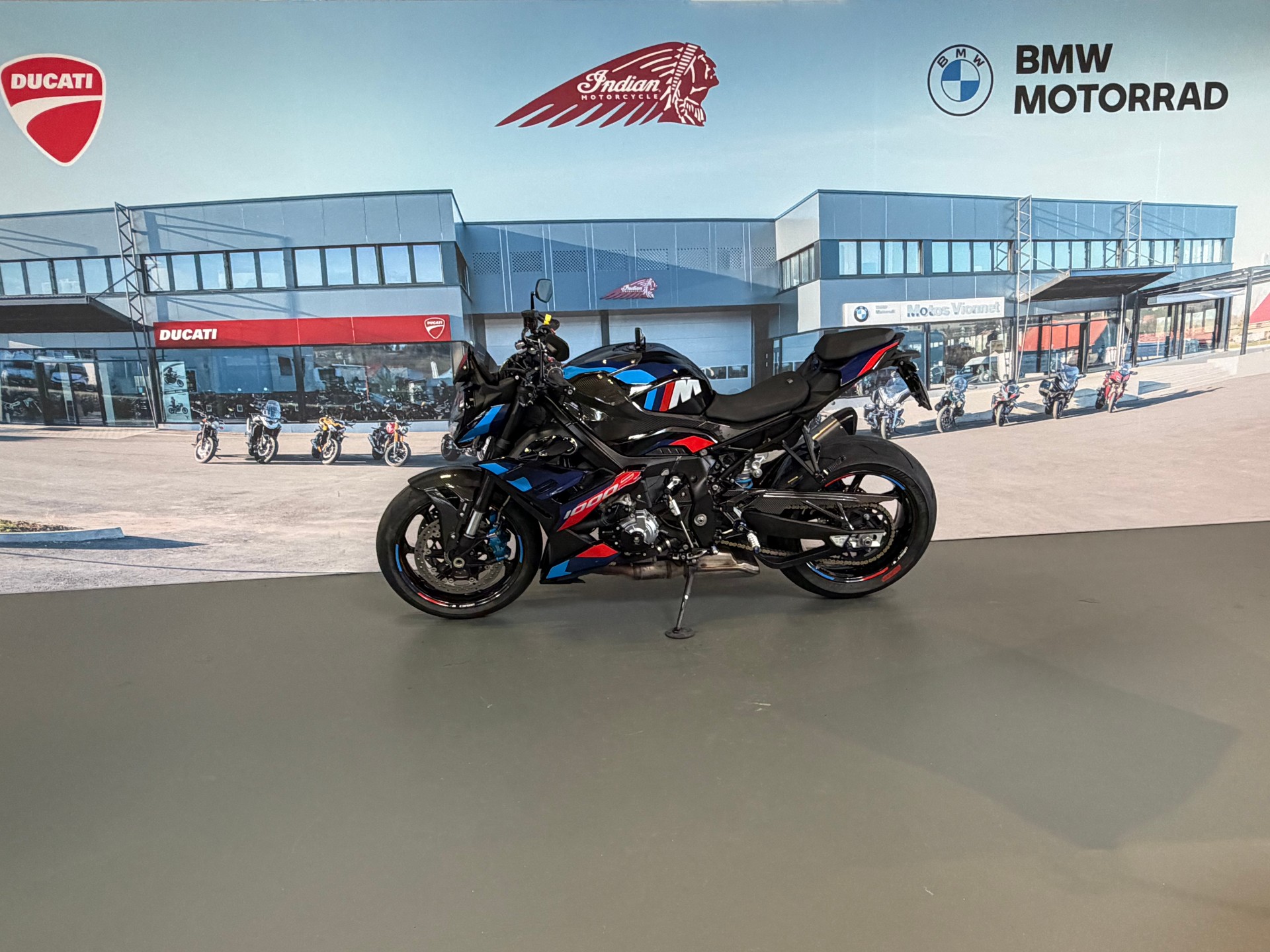 BMW M 1000 R-image-4