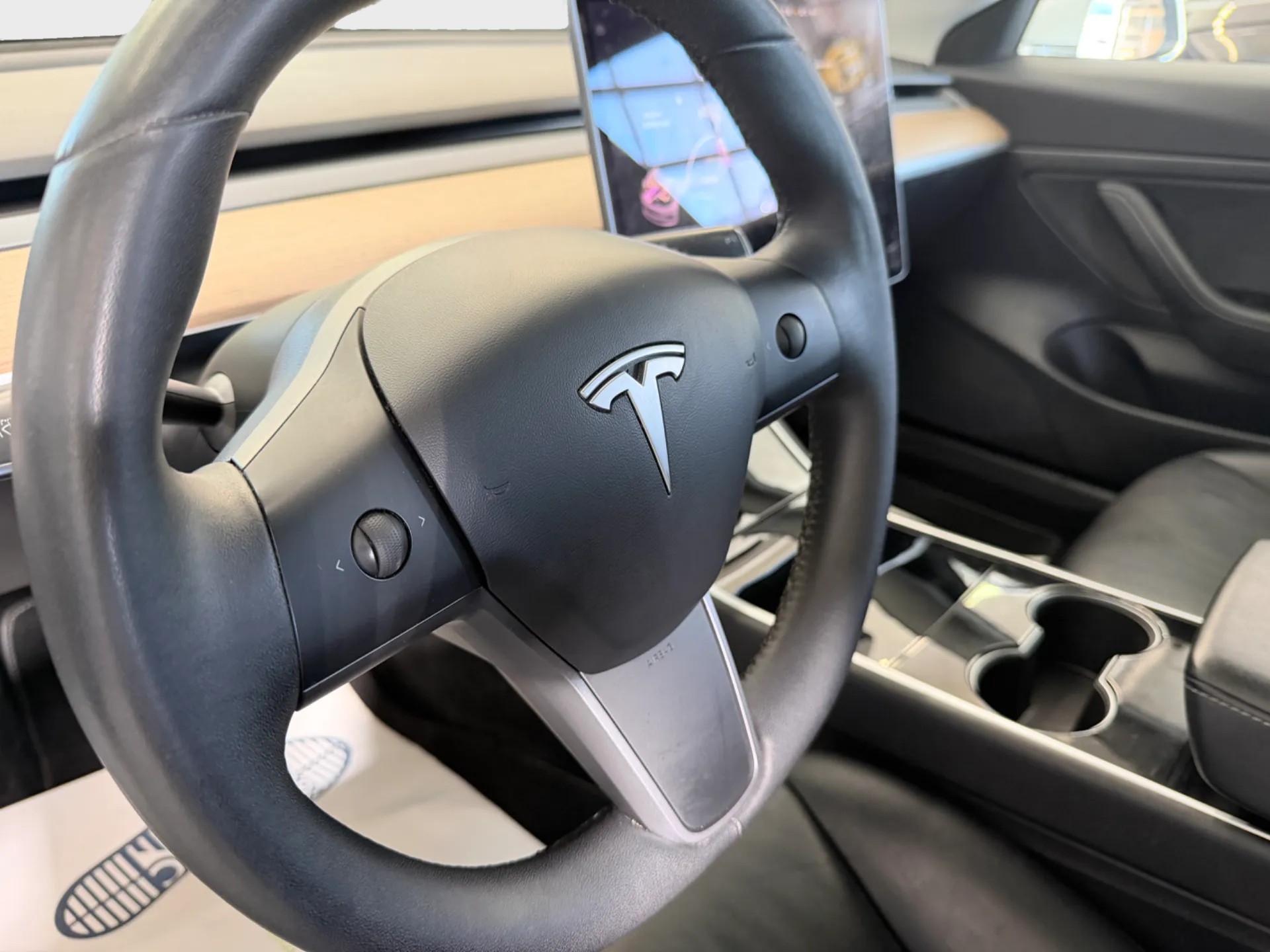 TESLA Model 3-image-6