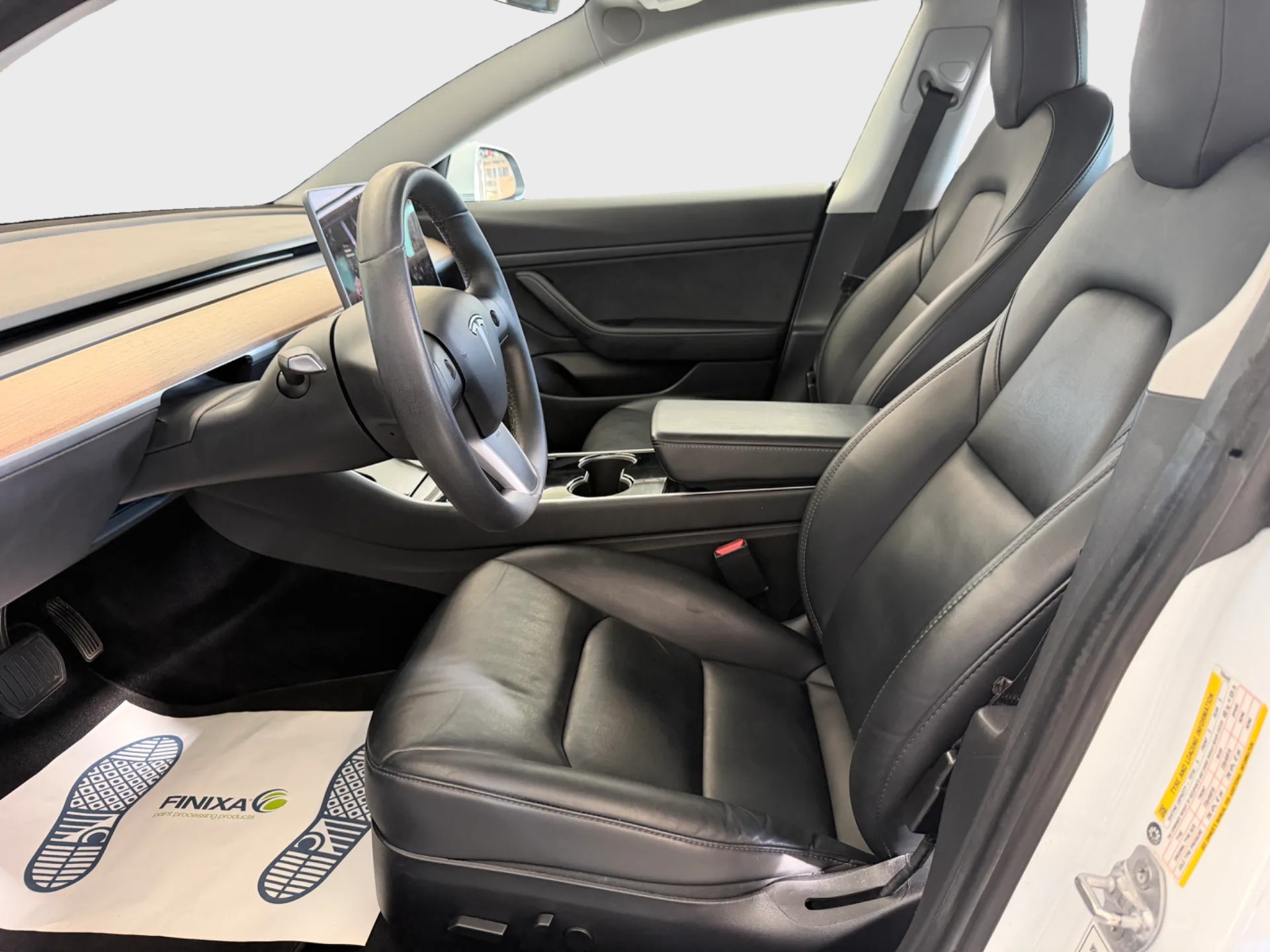 TESLA Model 3-image-9