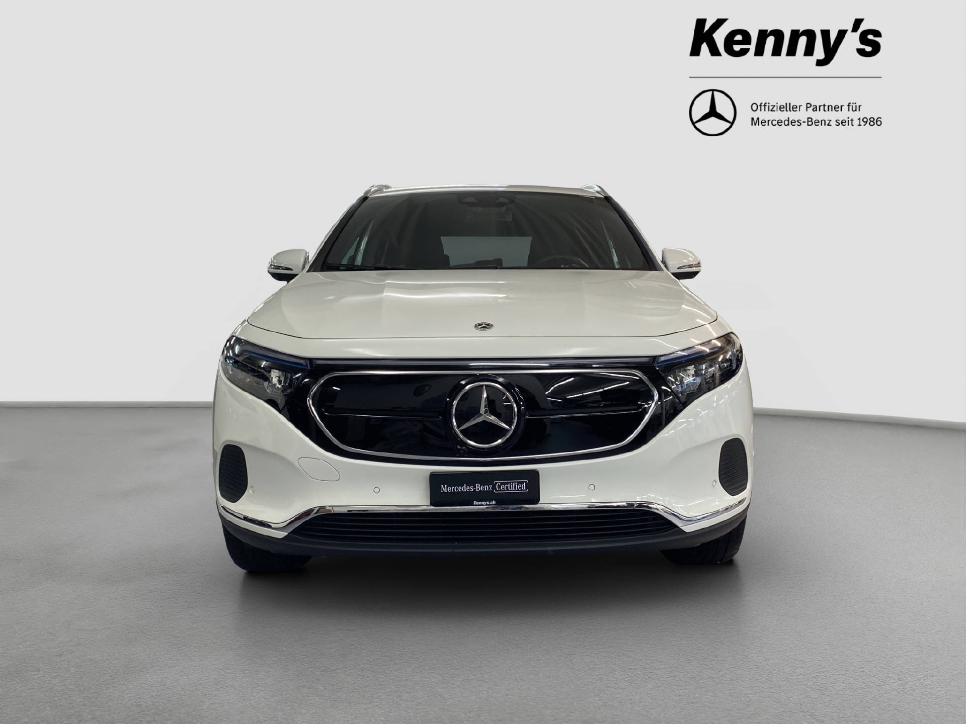 MERCEDES-BENZ EQA 300 Swiss Star 4MATIC-showroom-element-2