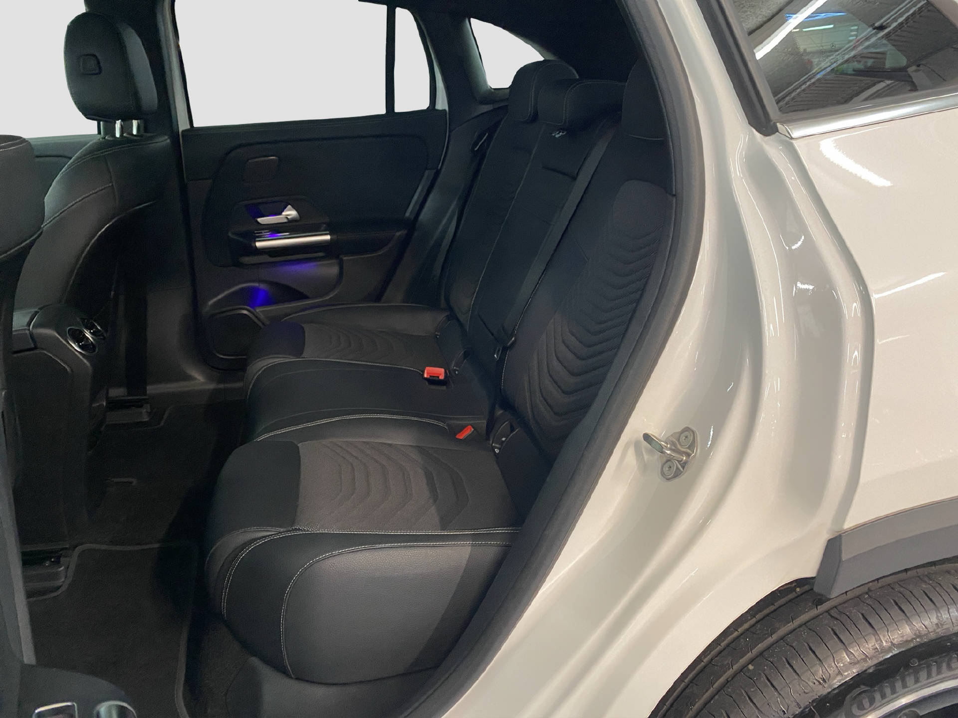 MERCEDES-BENZ EQA 300 Swiss Star 4MATIC-image-12
