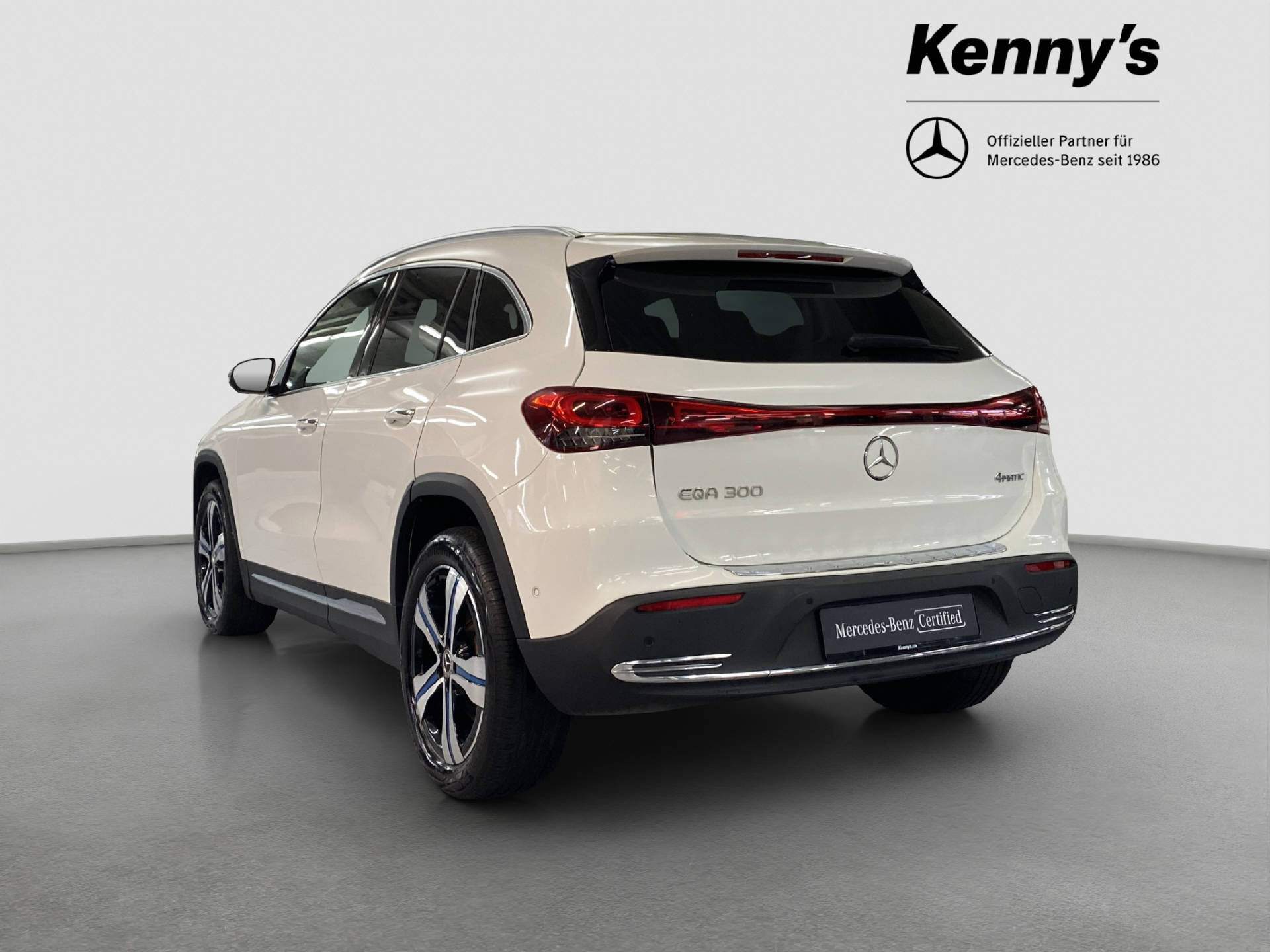 MERCEDES-BENZ EQA 300 Swiss Star 4MATIC-image-4