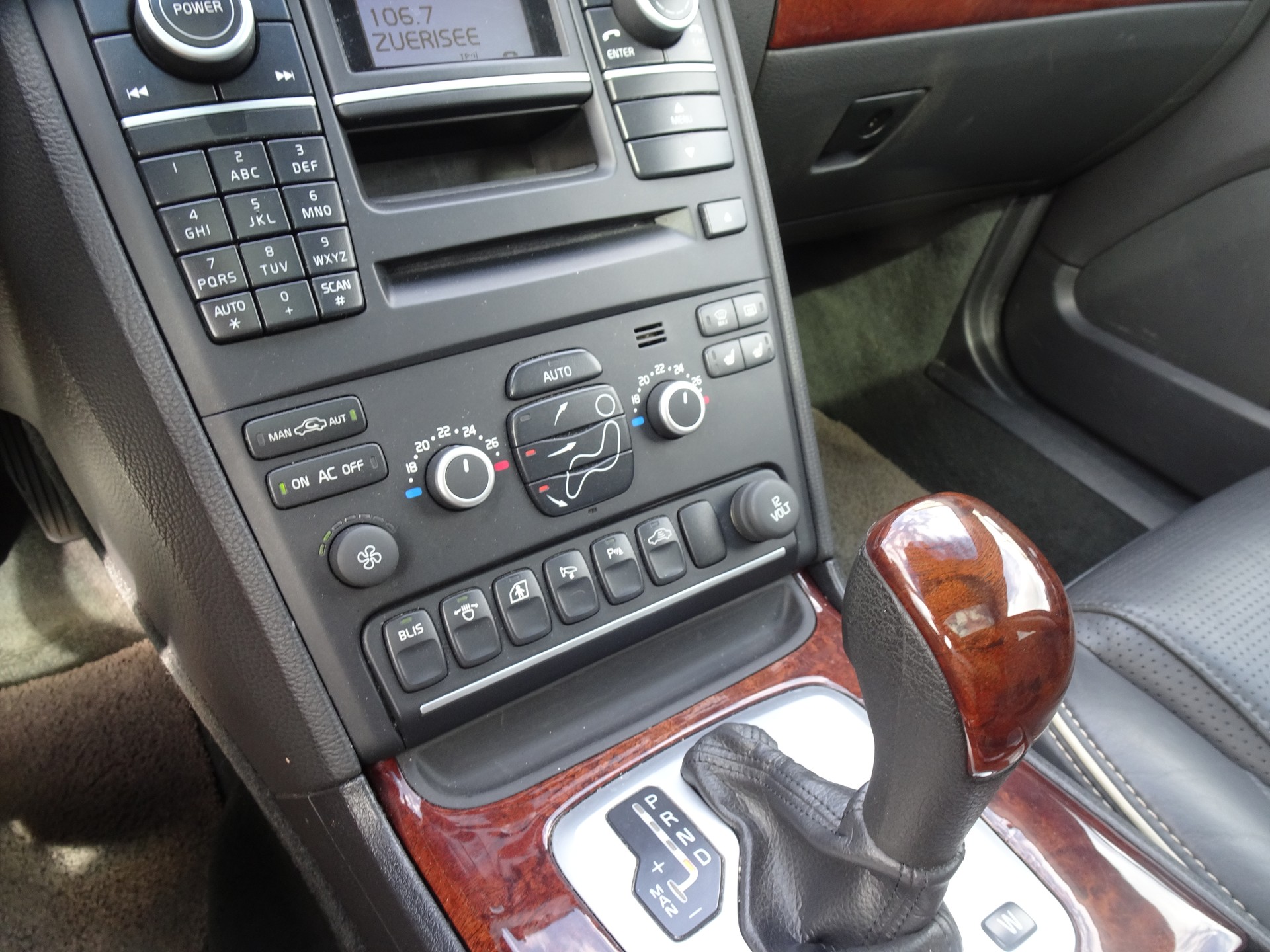 VOLVO XC90 D5 AWD Executive Geartronic / 7.Plätzer-image-9