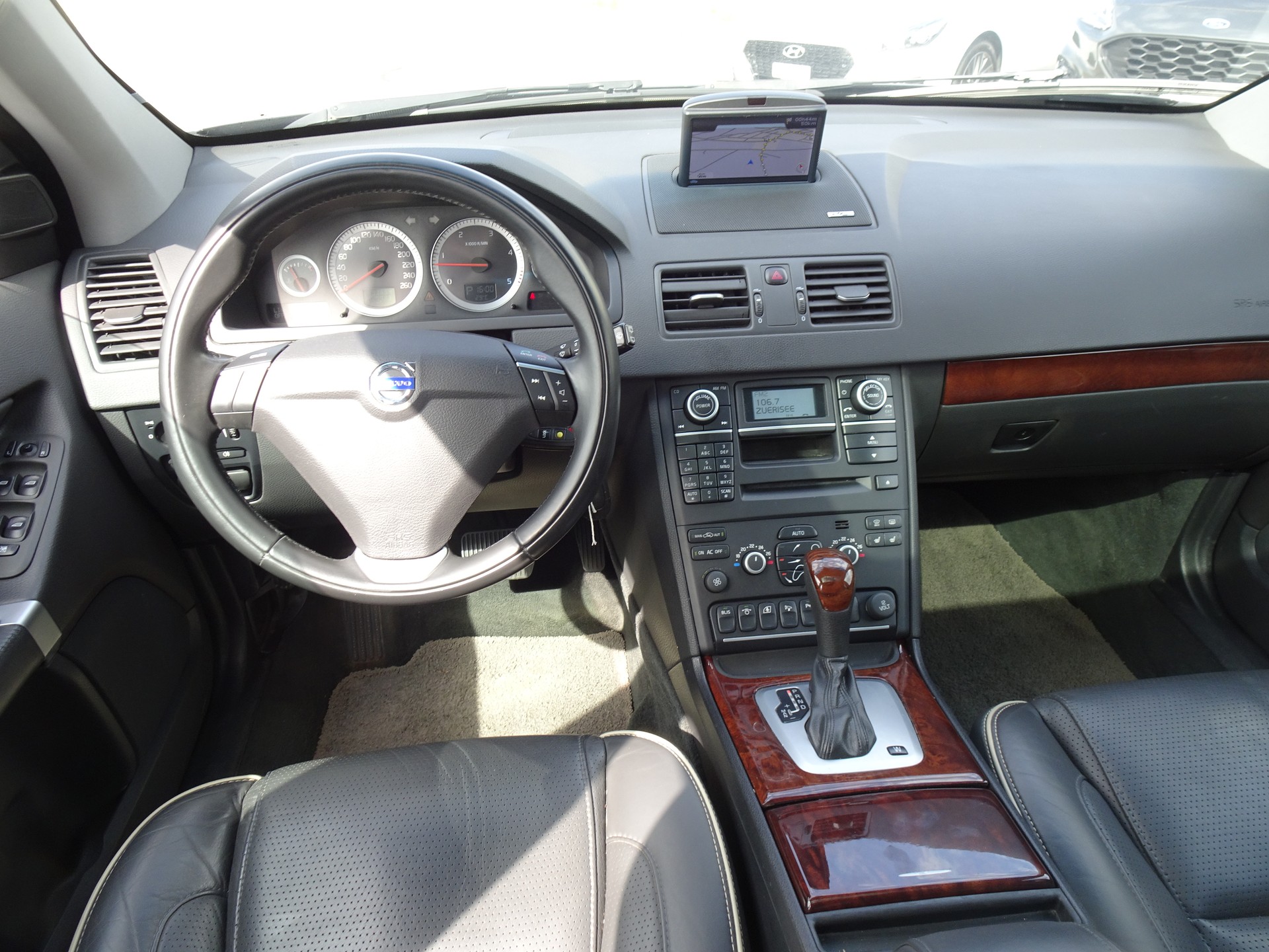 VOLVO XC90 D5 AWD Executive Geartronic / 7.Plätzer-image-8