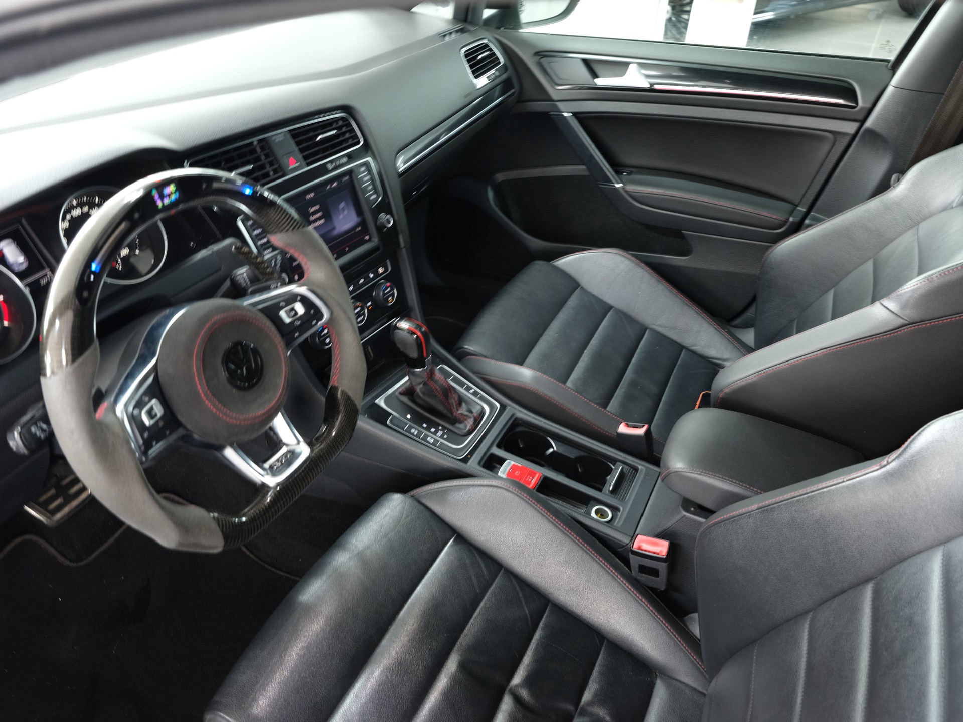 VW Golf 2.0 TSI GTI Performance DSG *PDC 360* *Sportabgassanlage* *Gewindefahrwerk*-image-18