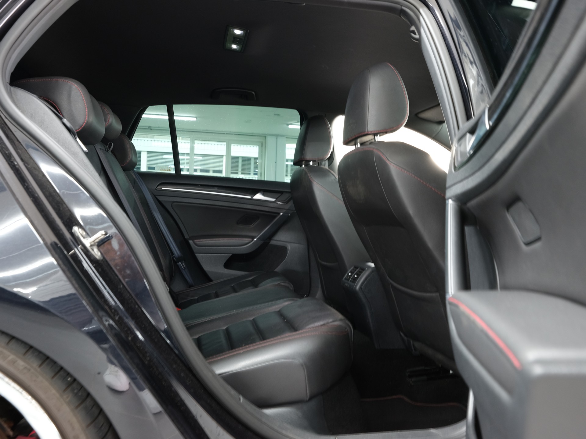 VW Golf 2.0 TSI GTI Performance DSG *PDC 360* *Sportabgassanlage* *Gewindefahrwerk*-image-23