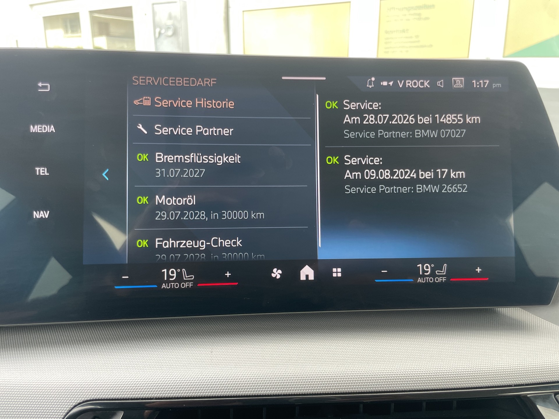 BMW 230e xDrive Active Tourer-image-12