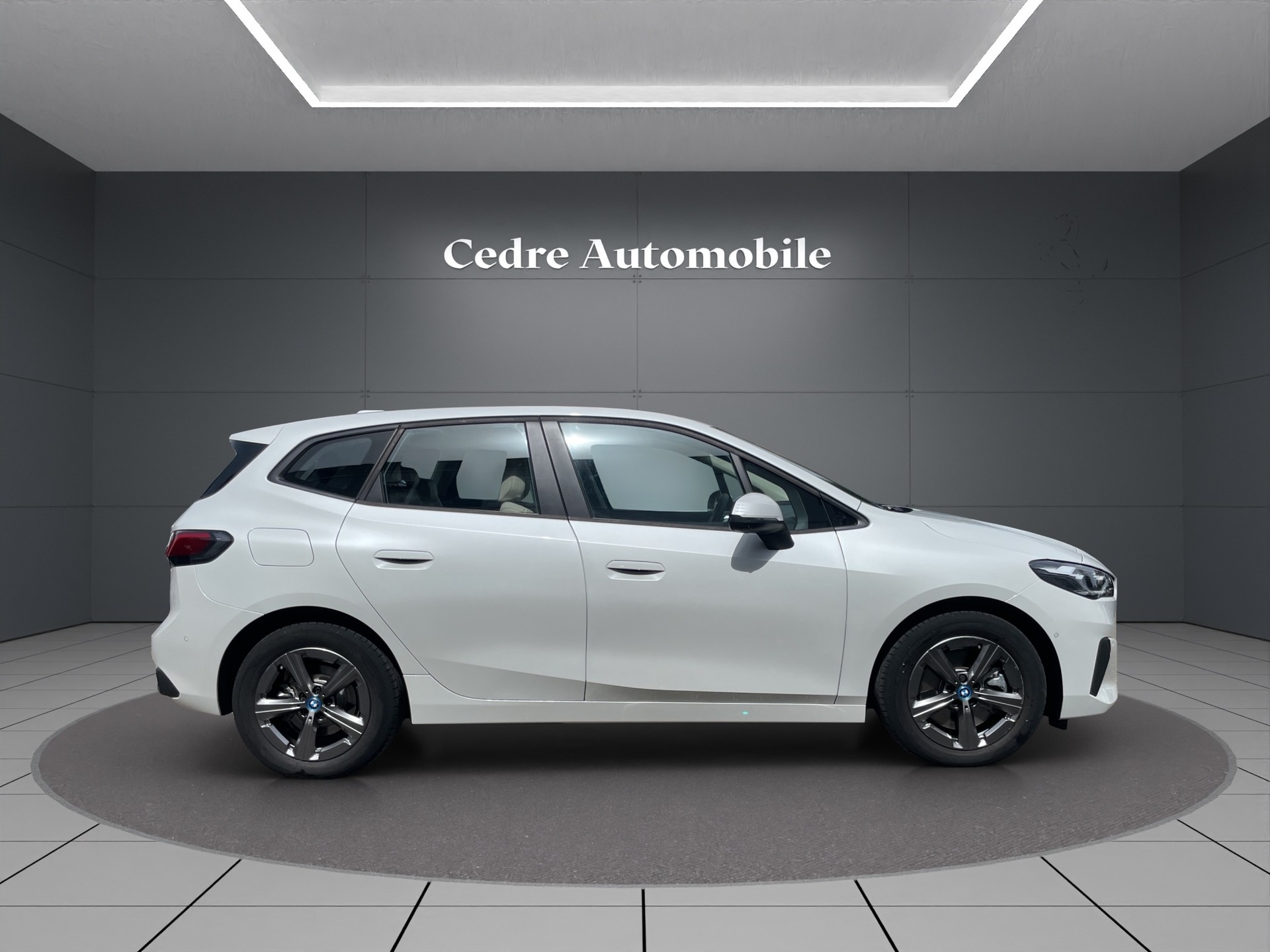 BMW 230e xDrive Active Tourer-image-6