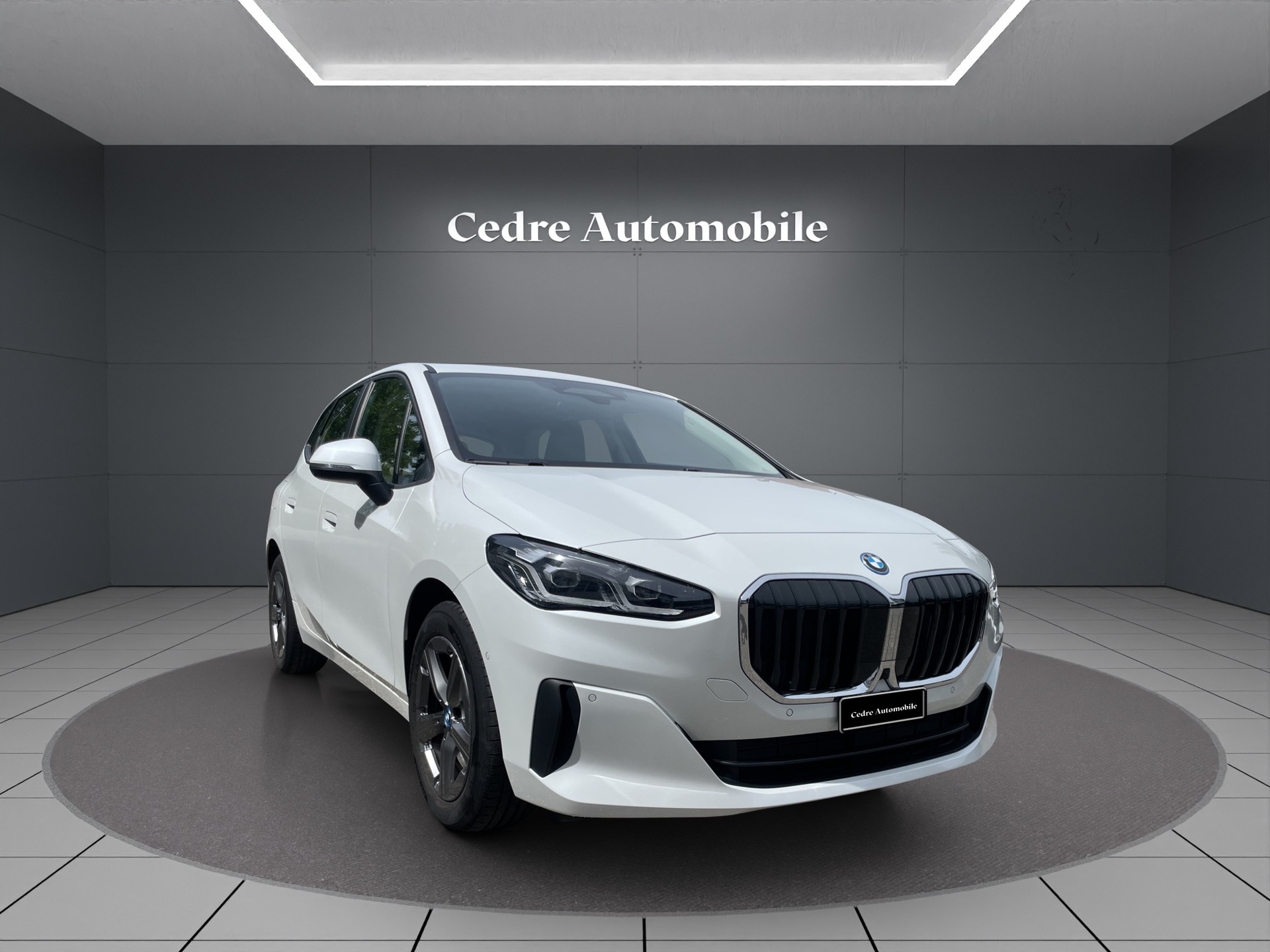 BMW 230e xDrive Active Tourer-showroom-element-2