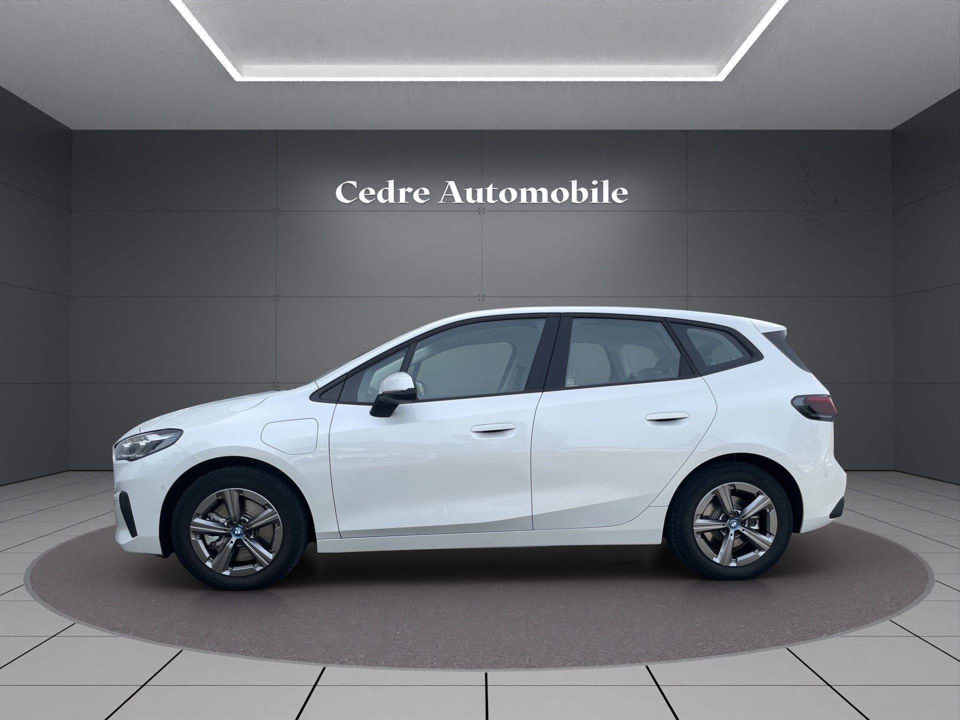 BMW 230e xDrive Active Tourer-showroom-element-3
