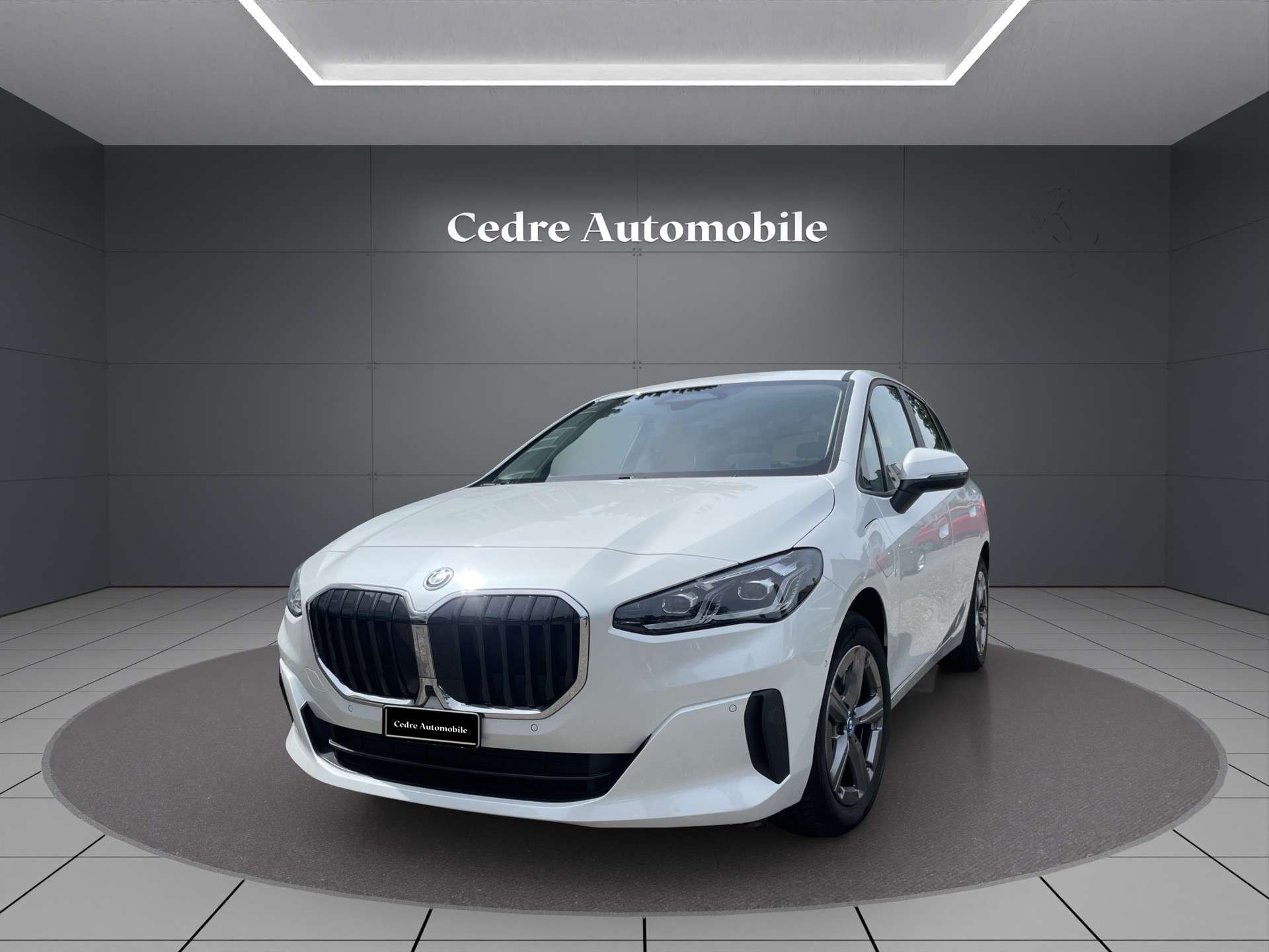 BMW 230e xDrive Active Tourer-showroom-element-1