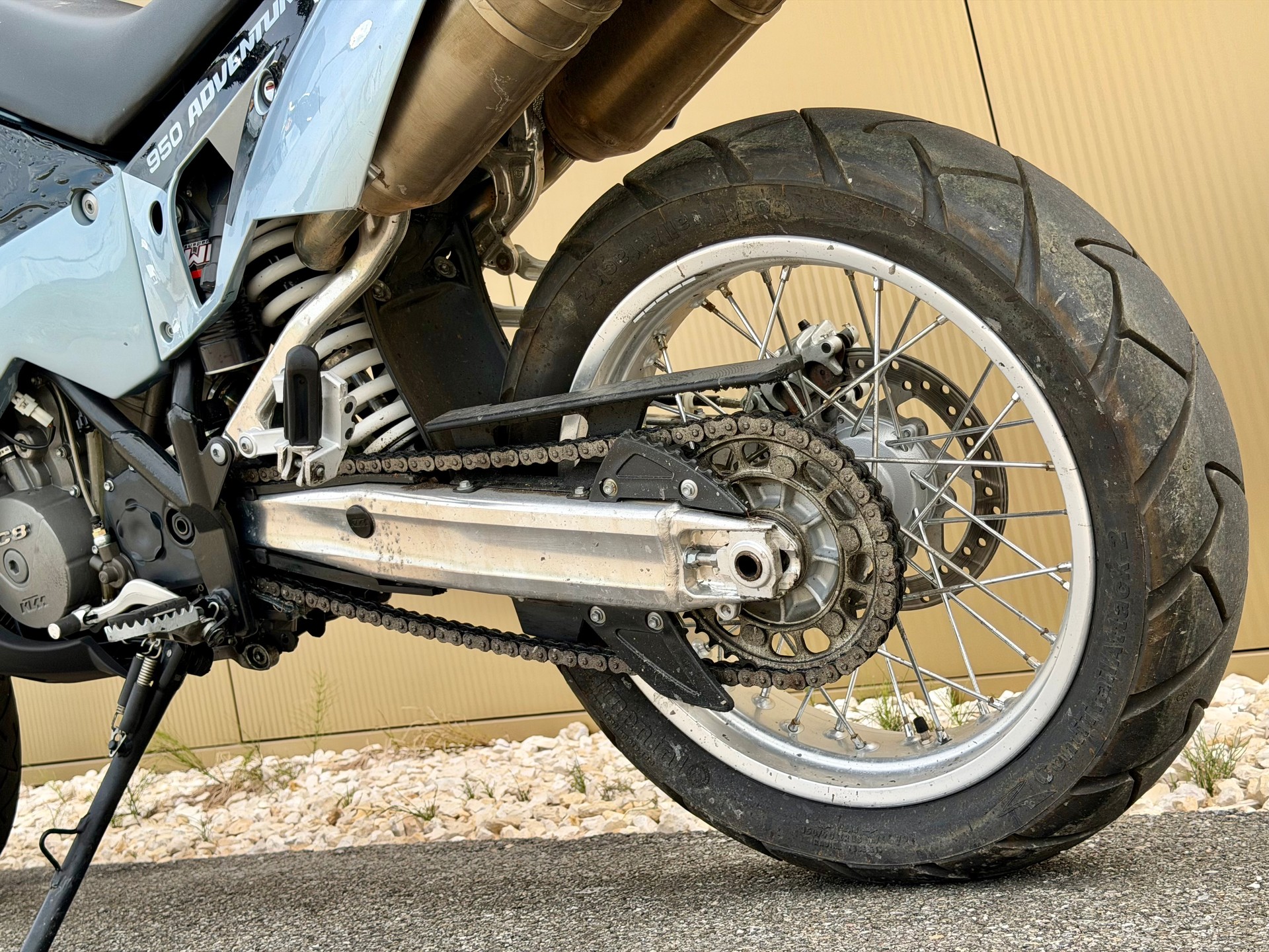 KTM 950 Adventure LC8 V2-image-13