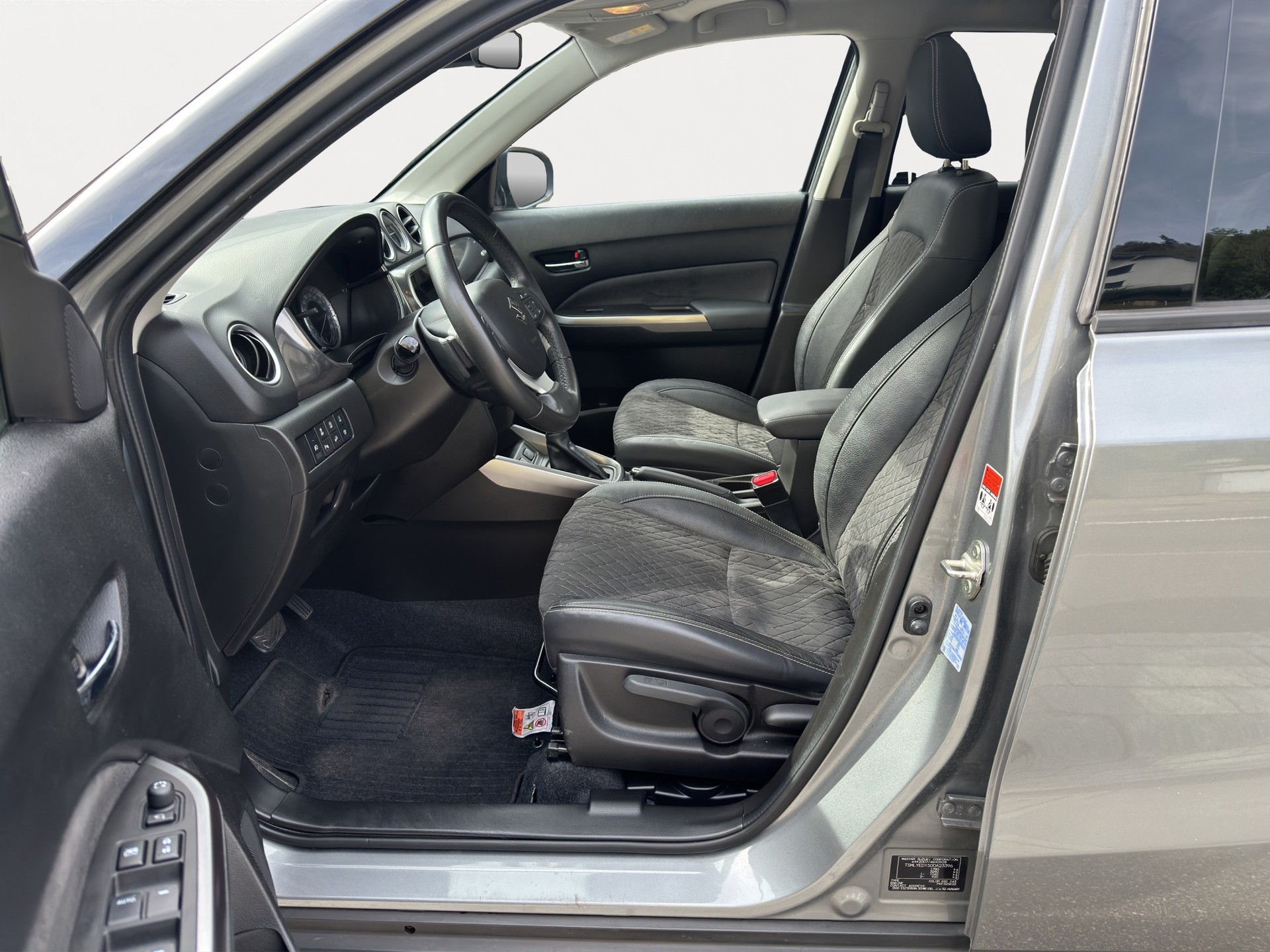 SUZUKI Vitara 1.4 Boosterjet Compact Top Hybrid Automatic-image-9