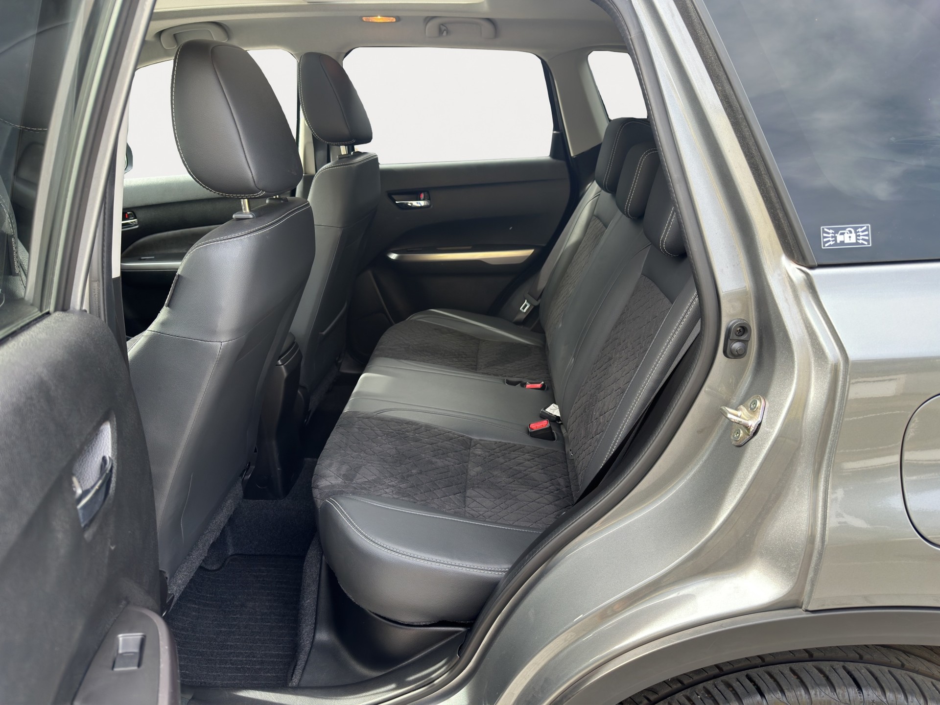 SUZUKI Vitara 1.4 Boosterjet Compact Top Hybrid Automatic-image-6