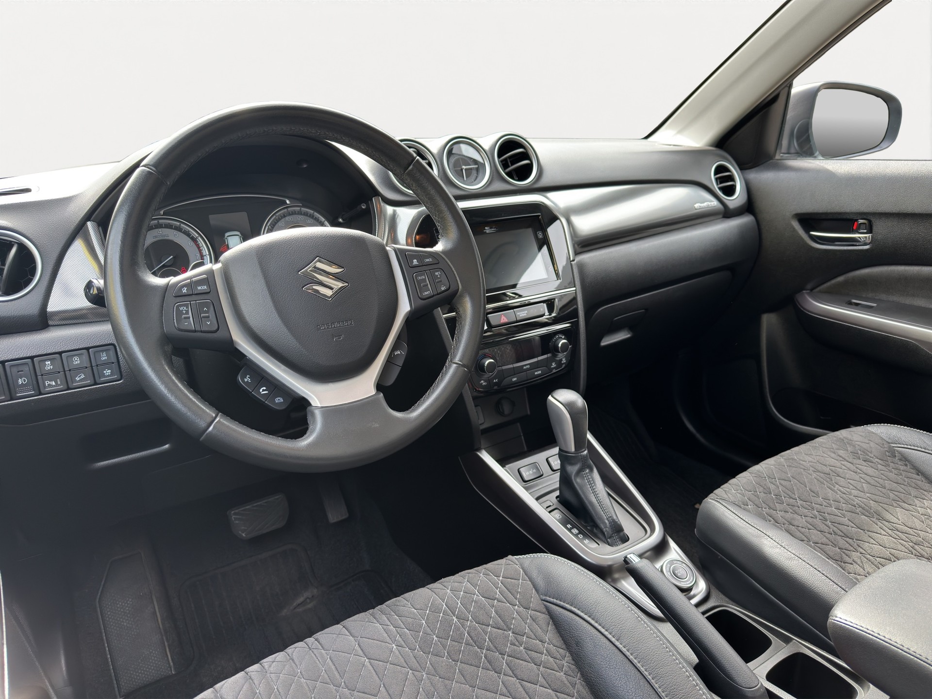 SUZUKI Vitara 1.4 Boosterjet Compact Top Hybrid Automatic-image-4
