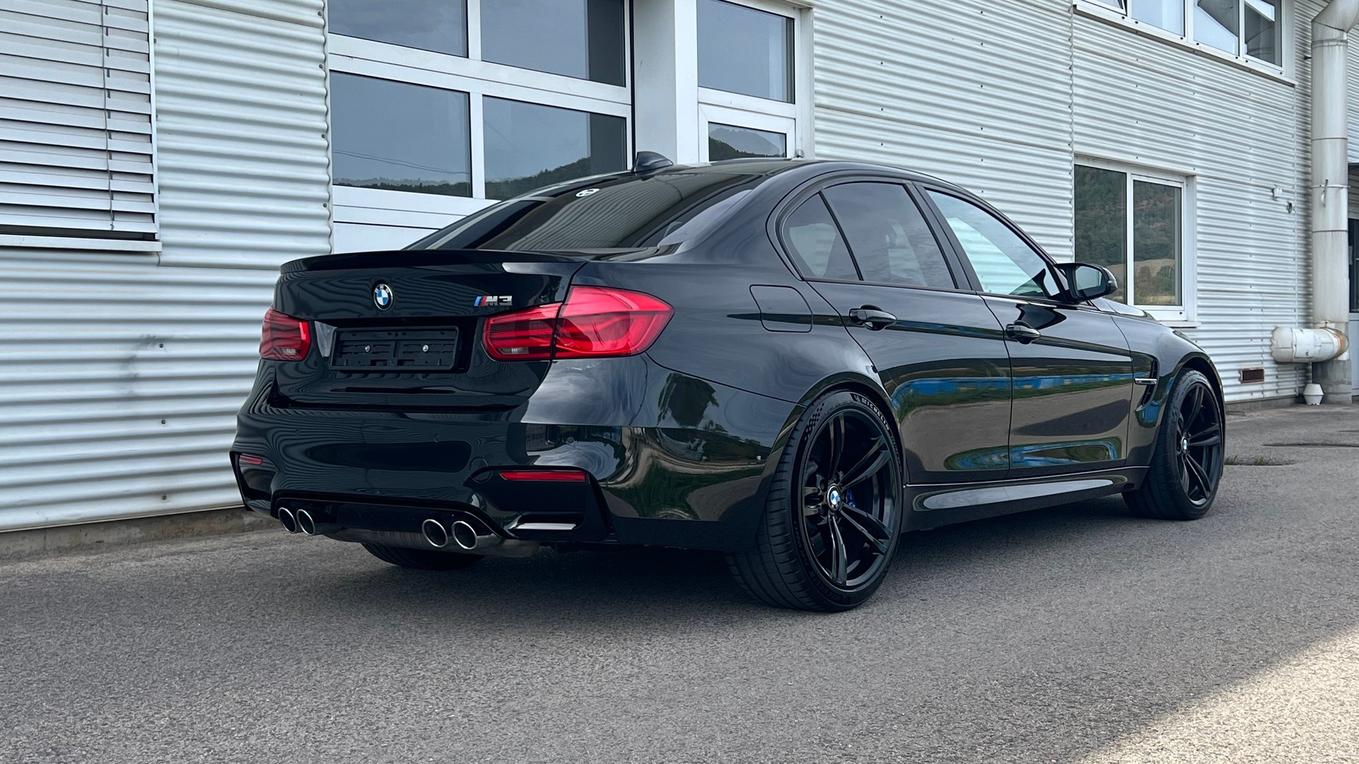 BMW M3-image-2