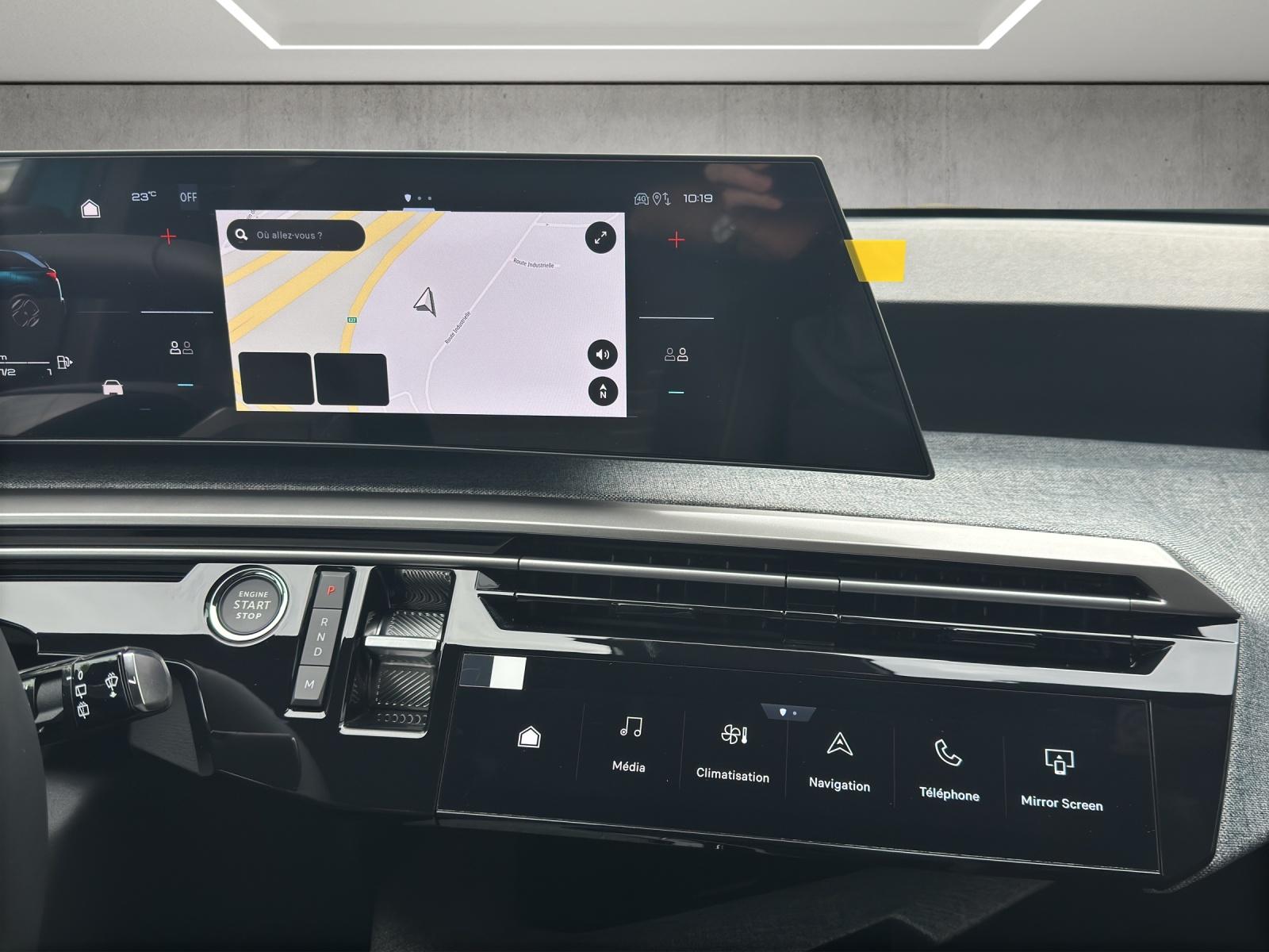 PEUGEOT 5008 1.2 Hybrid 145 Allure Premium-image-15