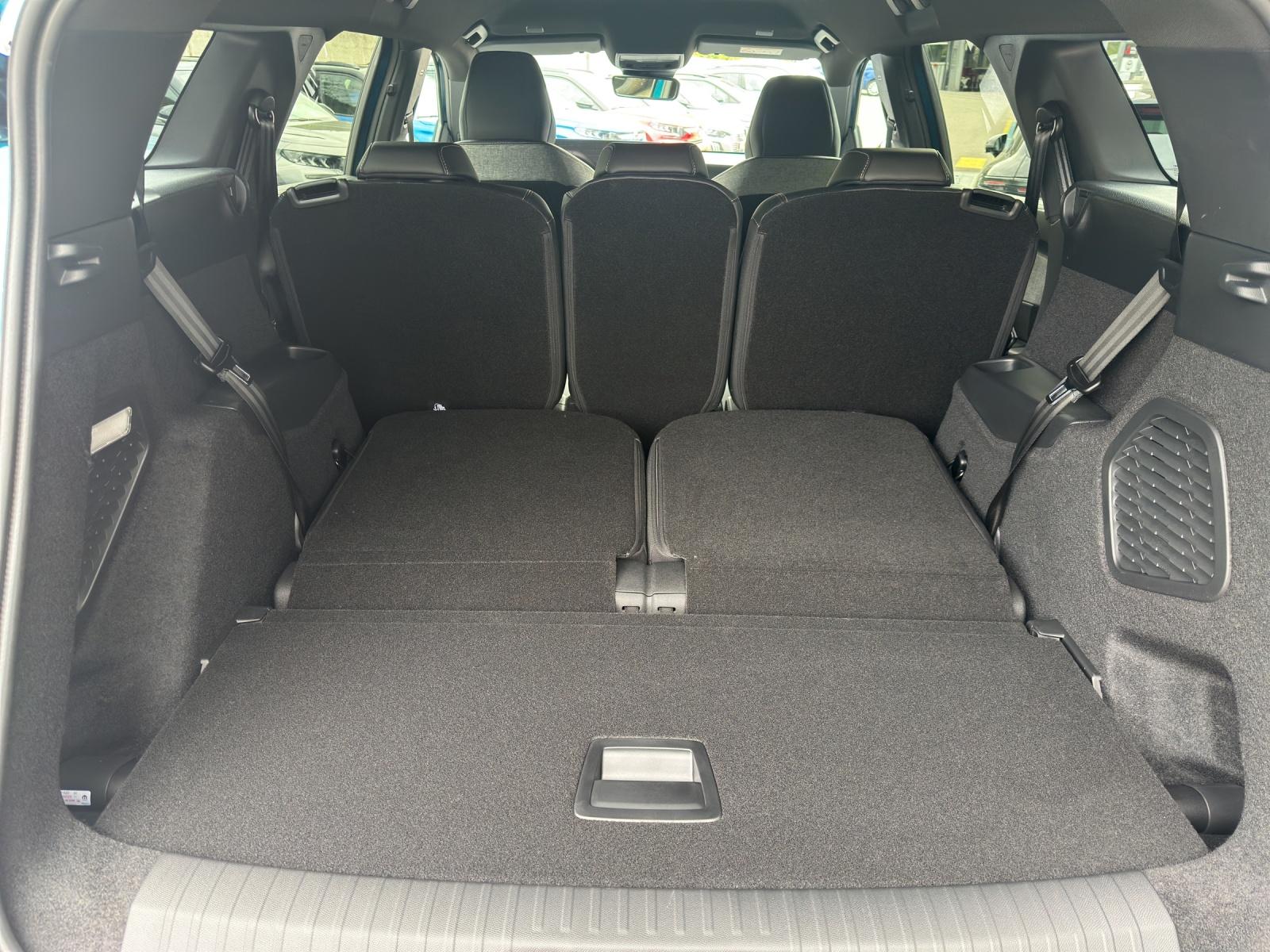PEUGEOT 5008 1.2 Hybrid 145 Allure Premium-image-23