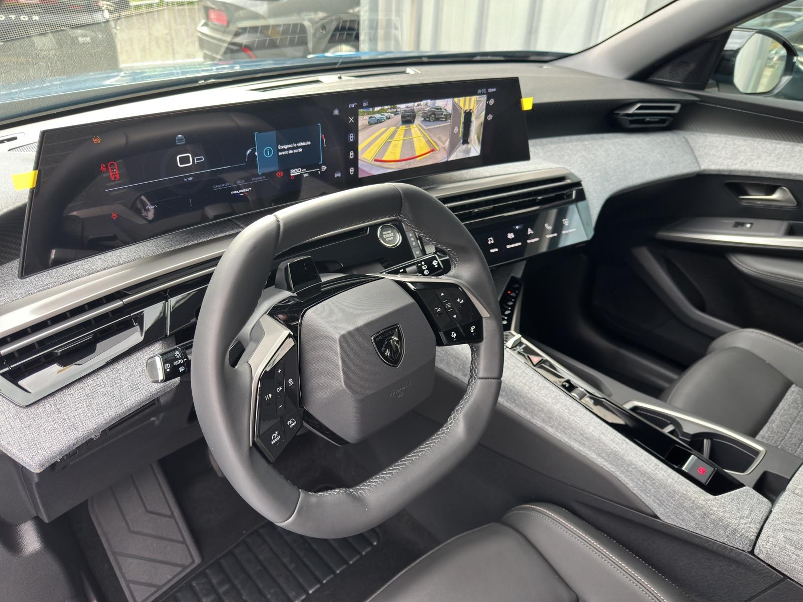 PEUGEOT 5008 1.2 Hybrid 145 Allure Premium-image-9