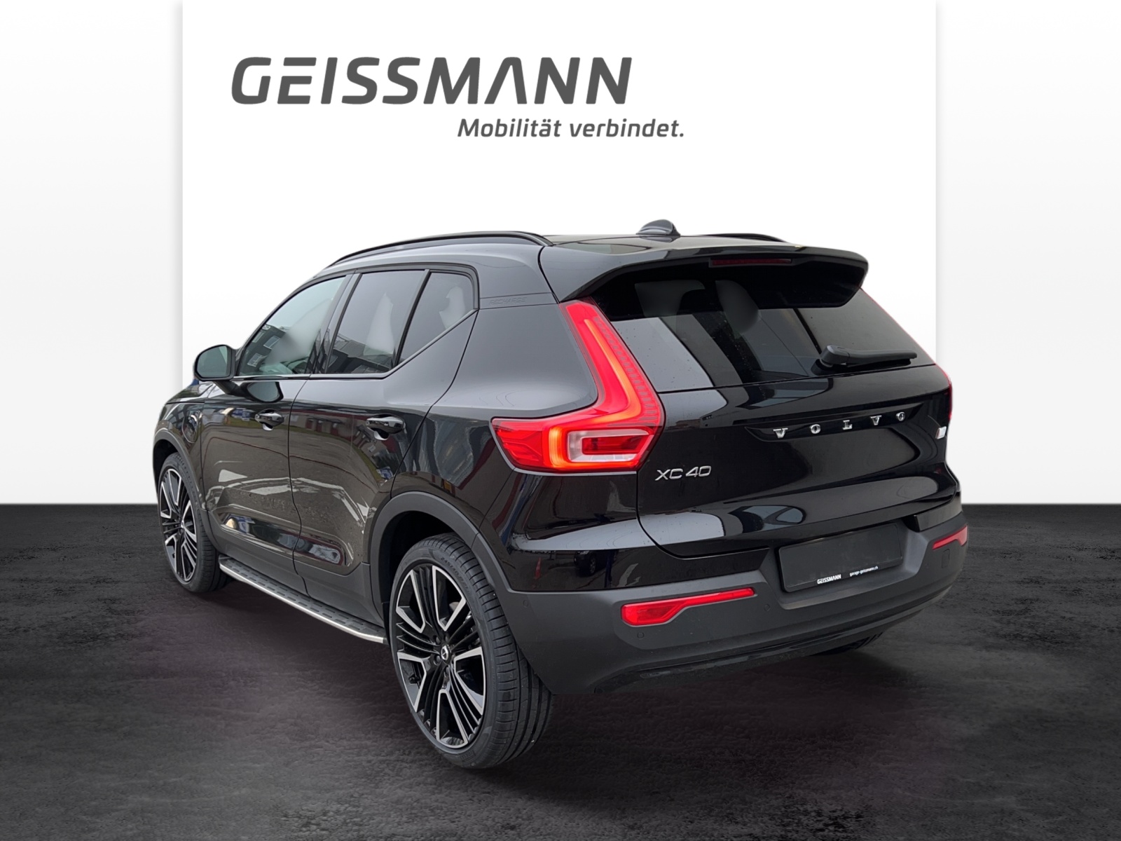 VOLVO XC40 1.5 T5 PiH R-Design-showroom-element-2