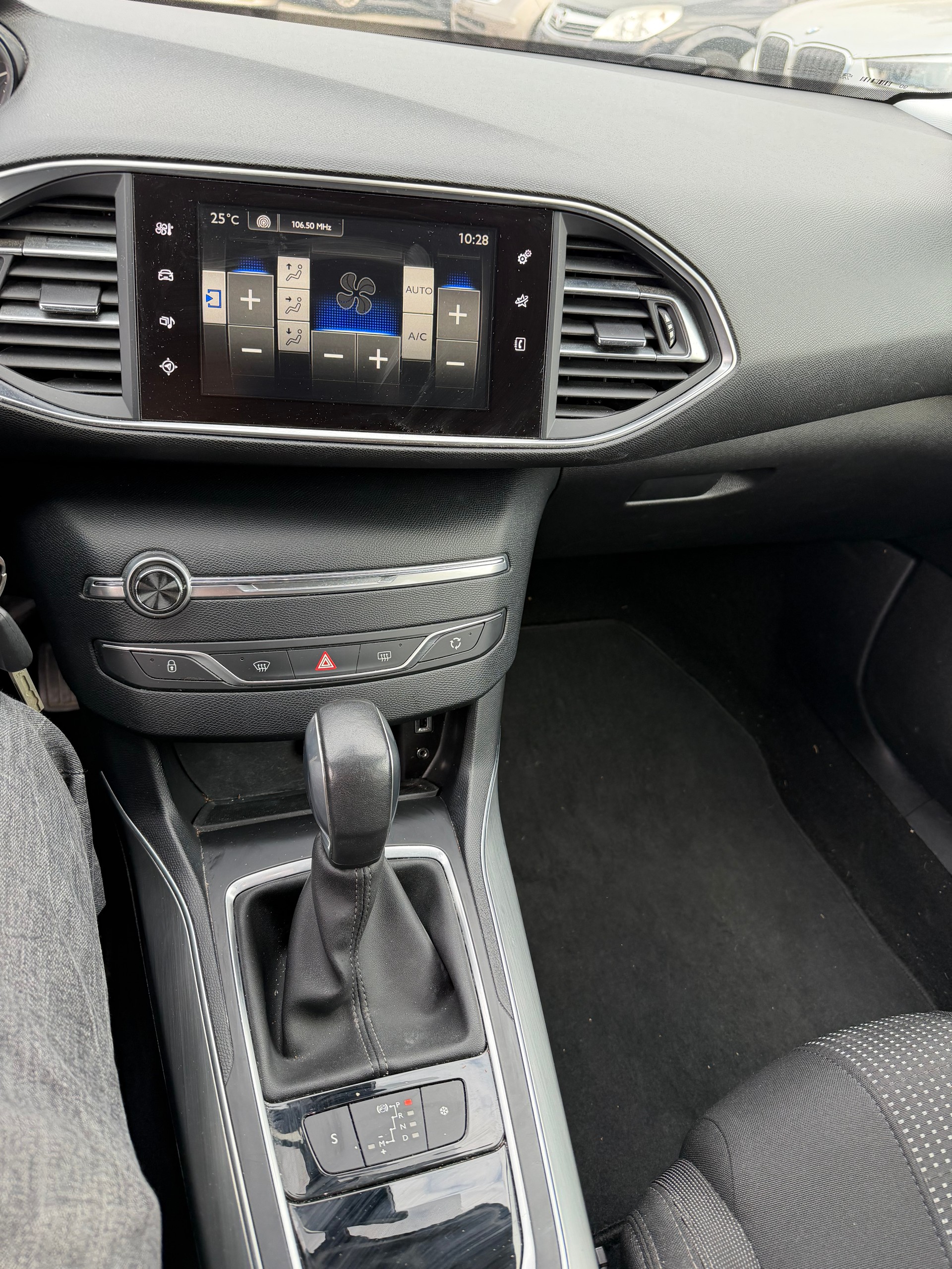 PEUGEOT 308 SW 2.0 BlueHDI Allure Automatic-image-7