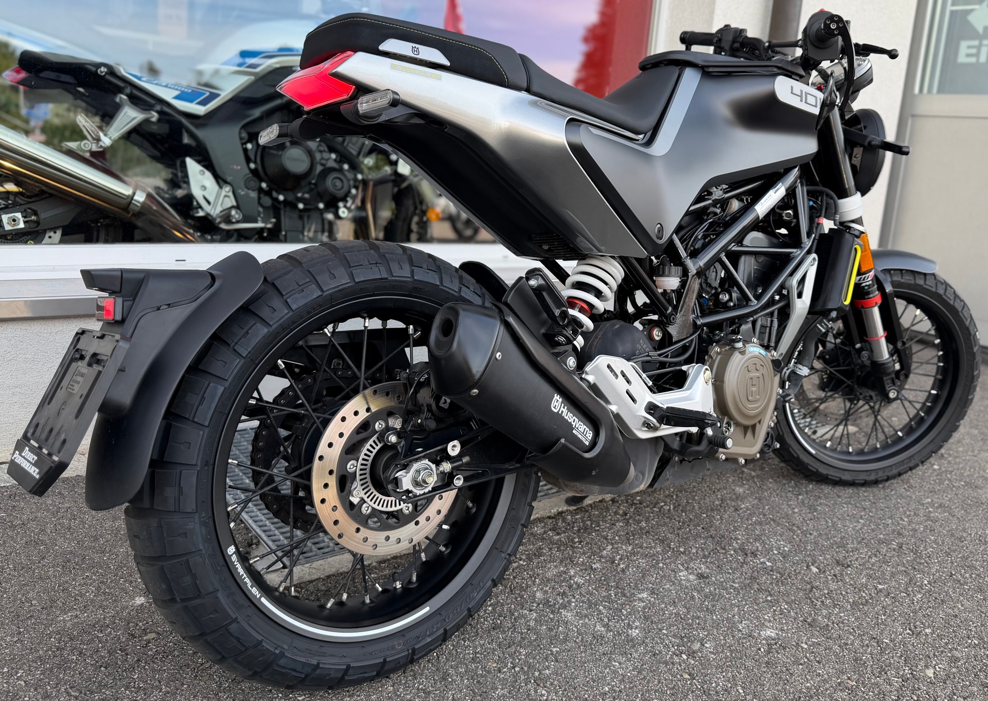 HUSQVARNA Svartpilen 401-image-3