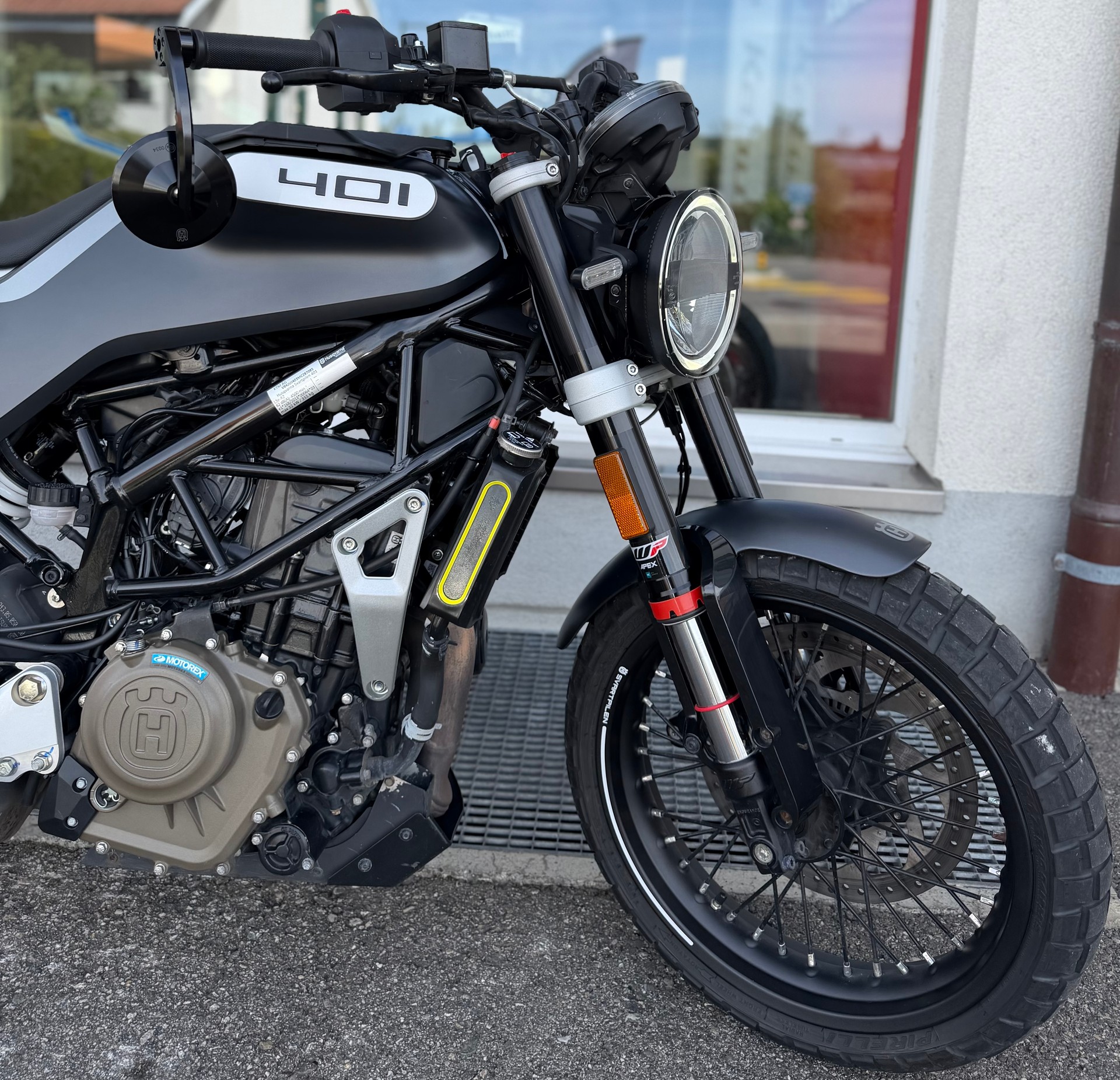 HUSQVARNA Svartpilen 401-image-4