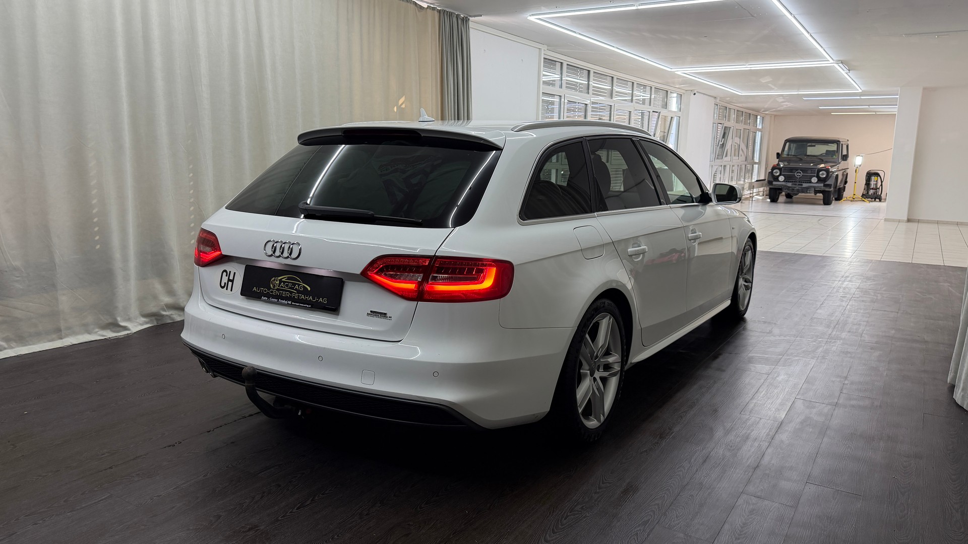 AUDI A4 Avant 2.0 TDI quattro S-tronic-showroom-element-3