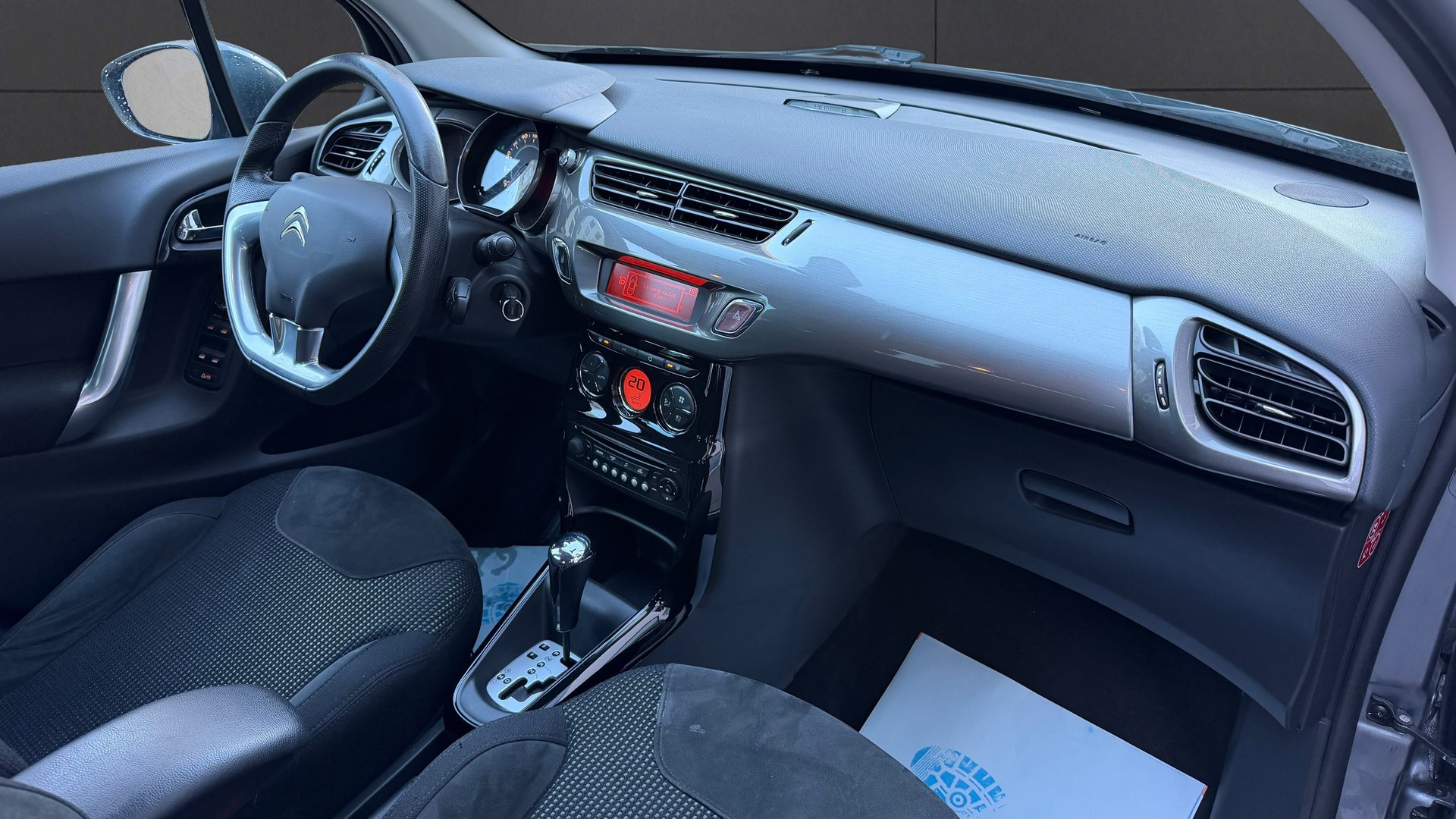 CITROEN C3 1.6i 16V Exclusive Automatic-image-10