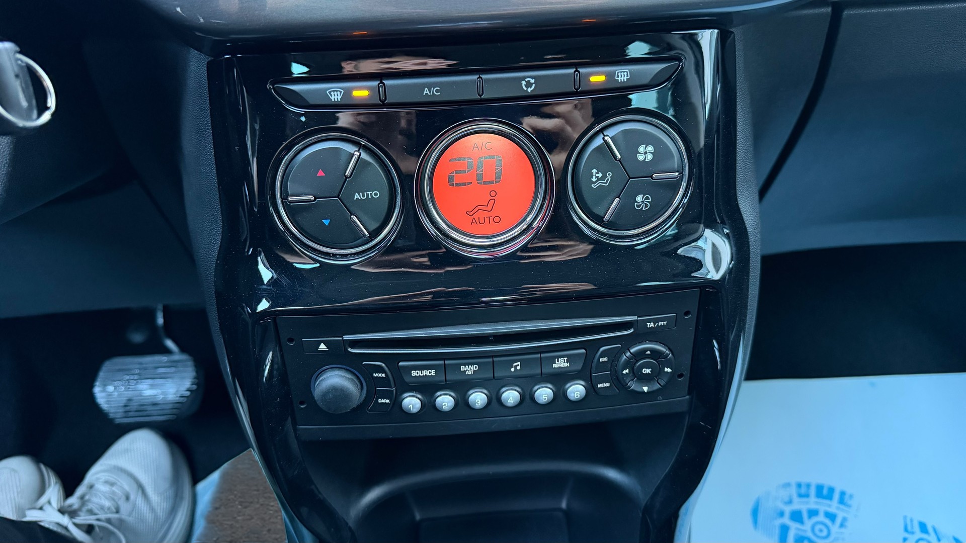 CITROEN C3 1.6i 16V Exclusive Automatic-image-15