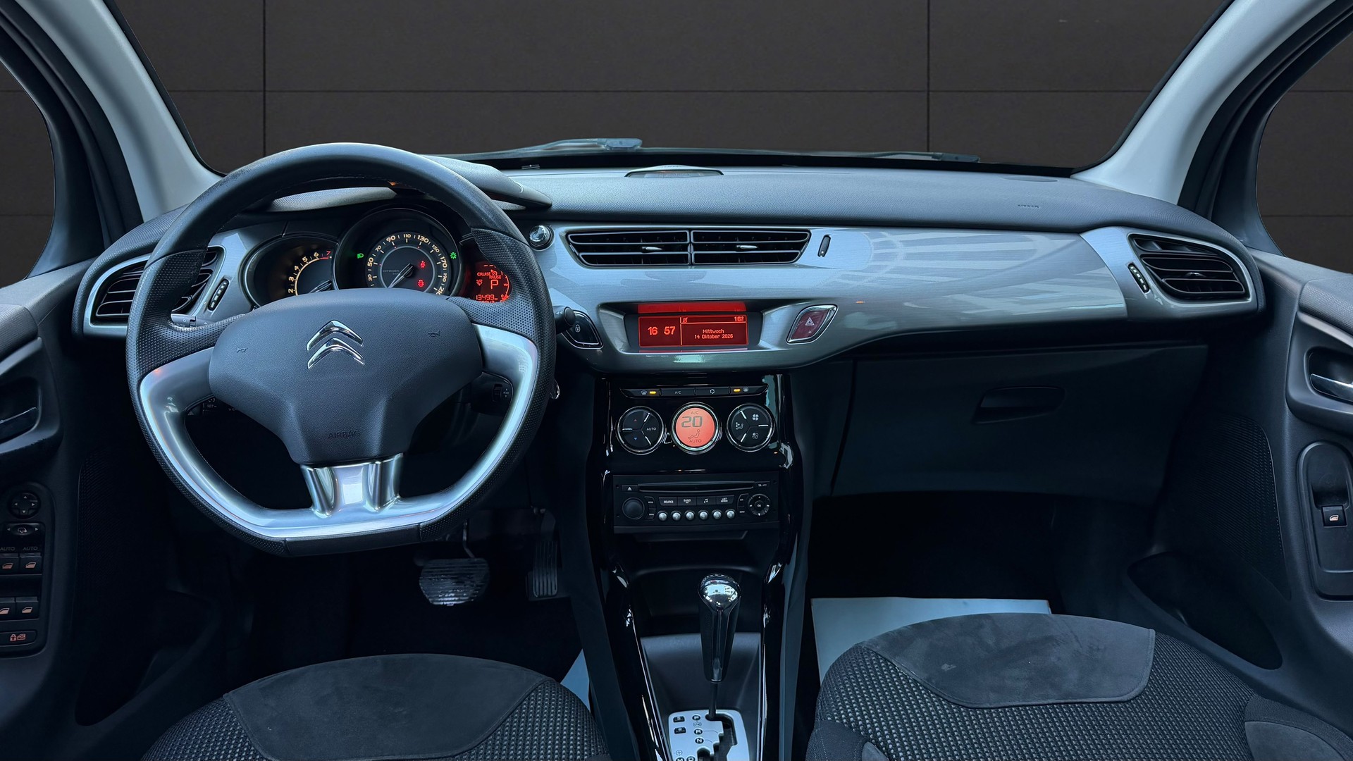 CITROEN C3 1.6i 16V Exclusive Automatic-image-17