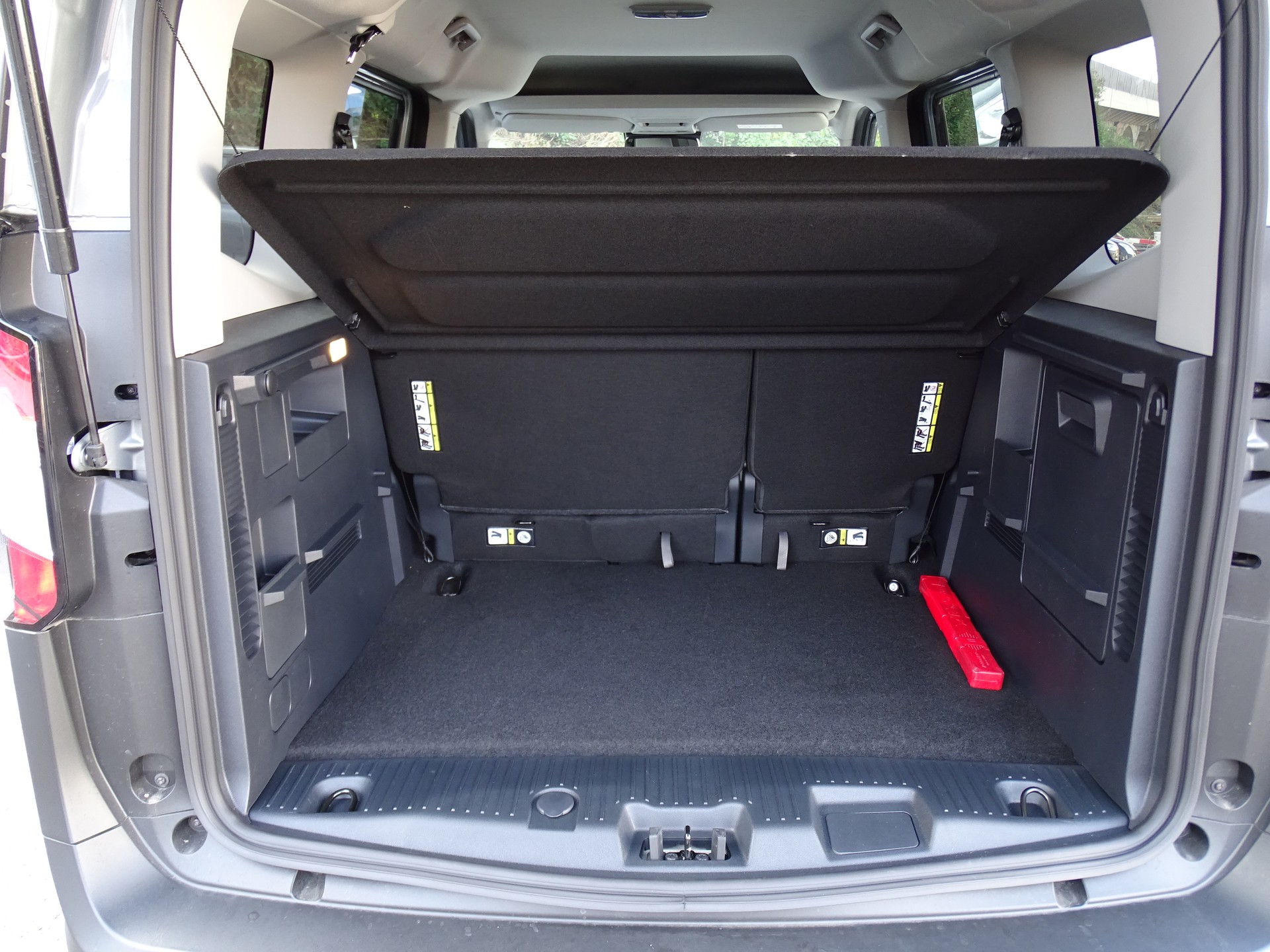 FORD Tourneo Courier 1.0 EcoBoost Titanium Automat-image-29