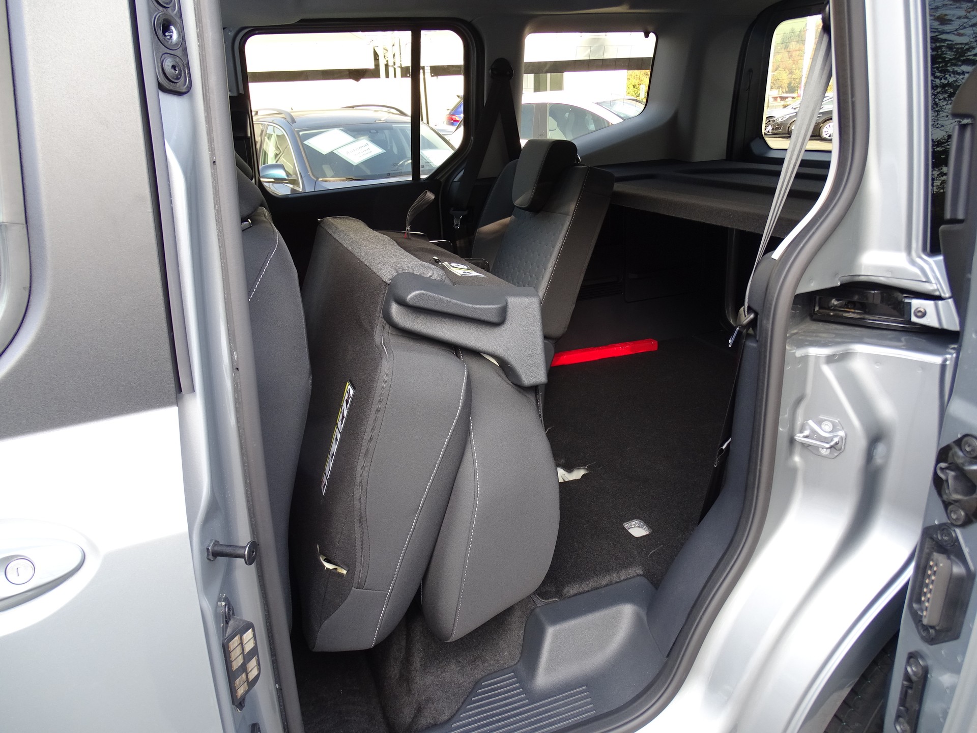FORD Tourneo Courier 1.0 EcoBoost Titanium Automat-image-27