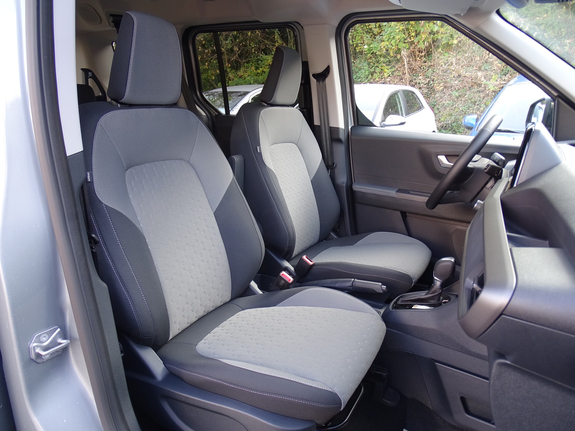 FORD Tourneo Courier 1.0 EcoBoost Titanium Automat-image-25