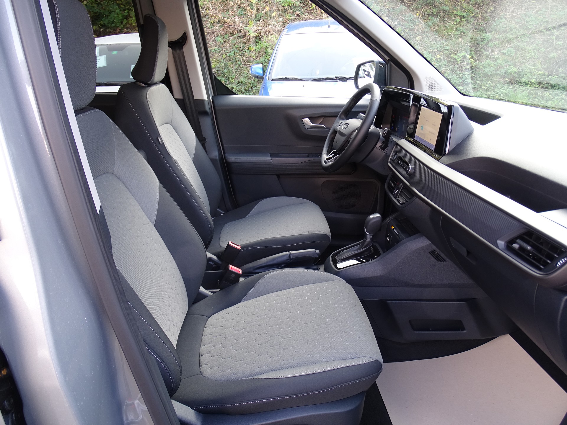 FORD Tourneo Courier 1.0 EcoBoost Titanium Automat-image-24
