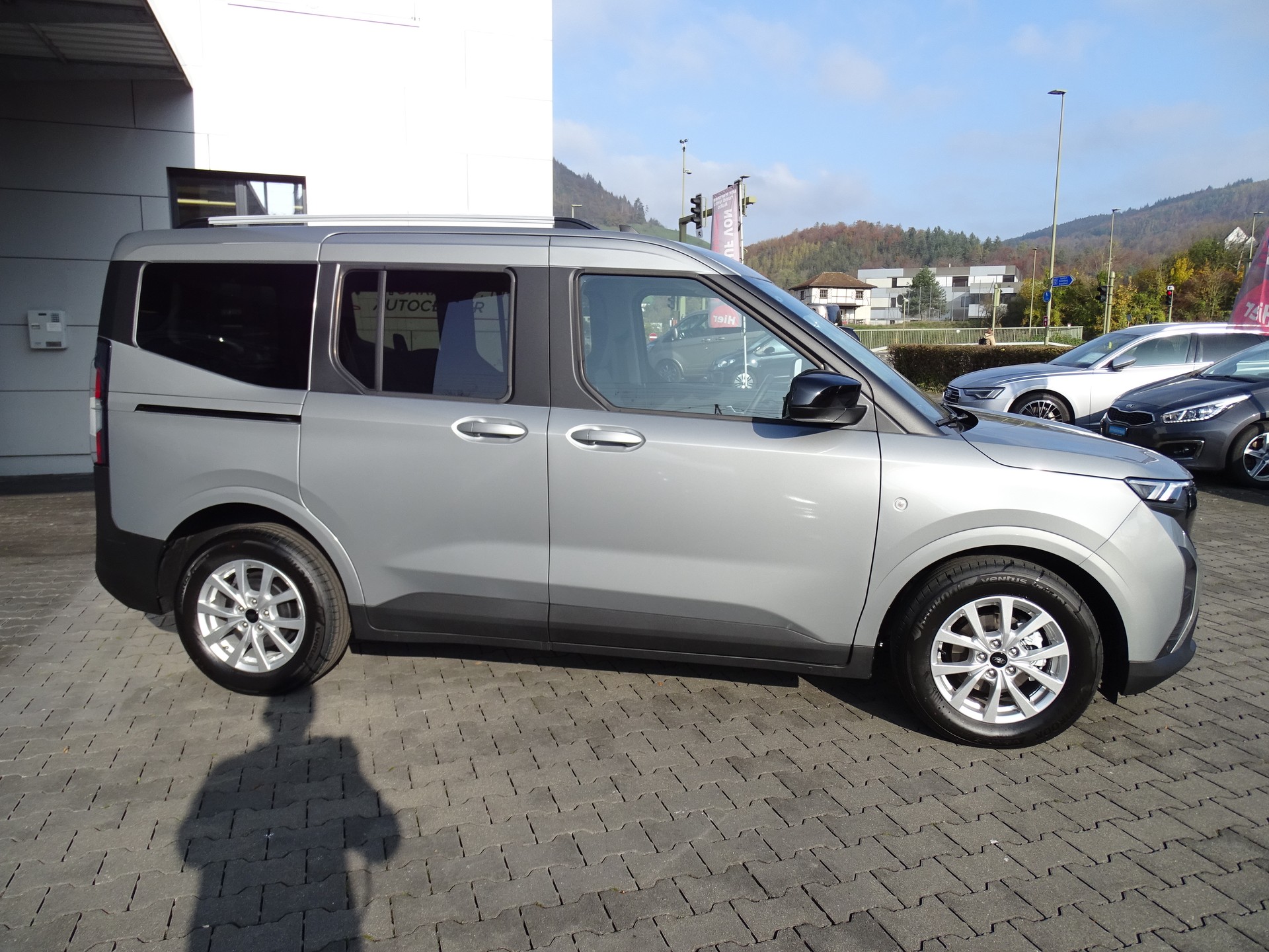 FORD Tourneo Courier 1.0 EcoBoost Titanium Automat-image-4