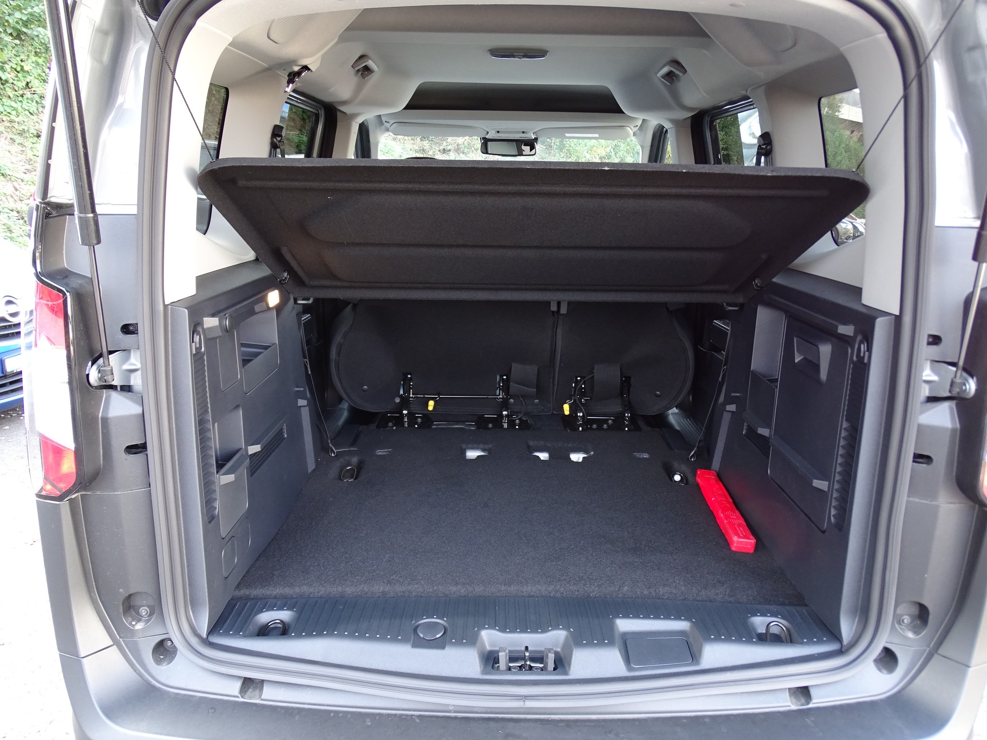 FORD Tourneo Courier 1.0 EcoBoost Titanium Automat-image-28
