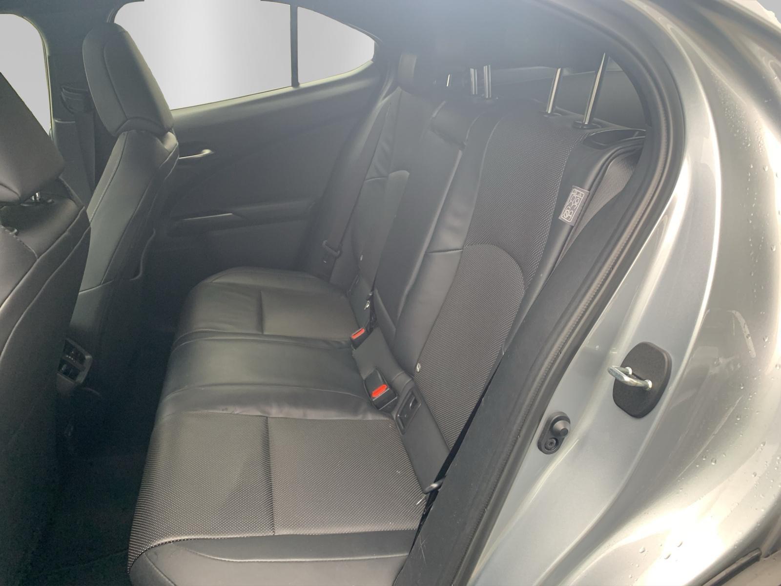 LEXUS UX 250h Comfort-image-23