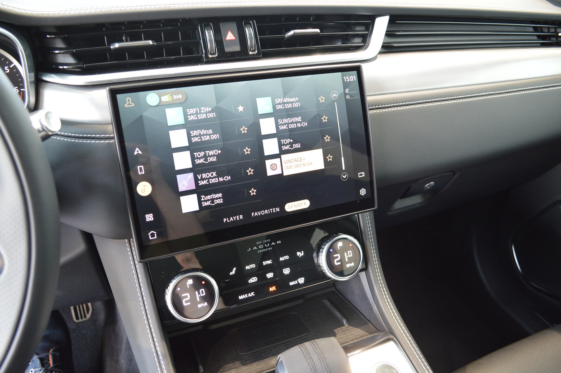 JAGUAR F-Pace 2.0 P250 R-Dynamic SE AWD-image-9