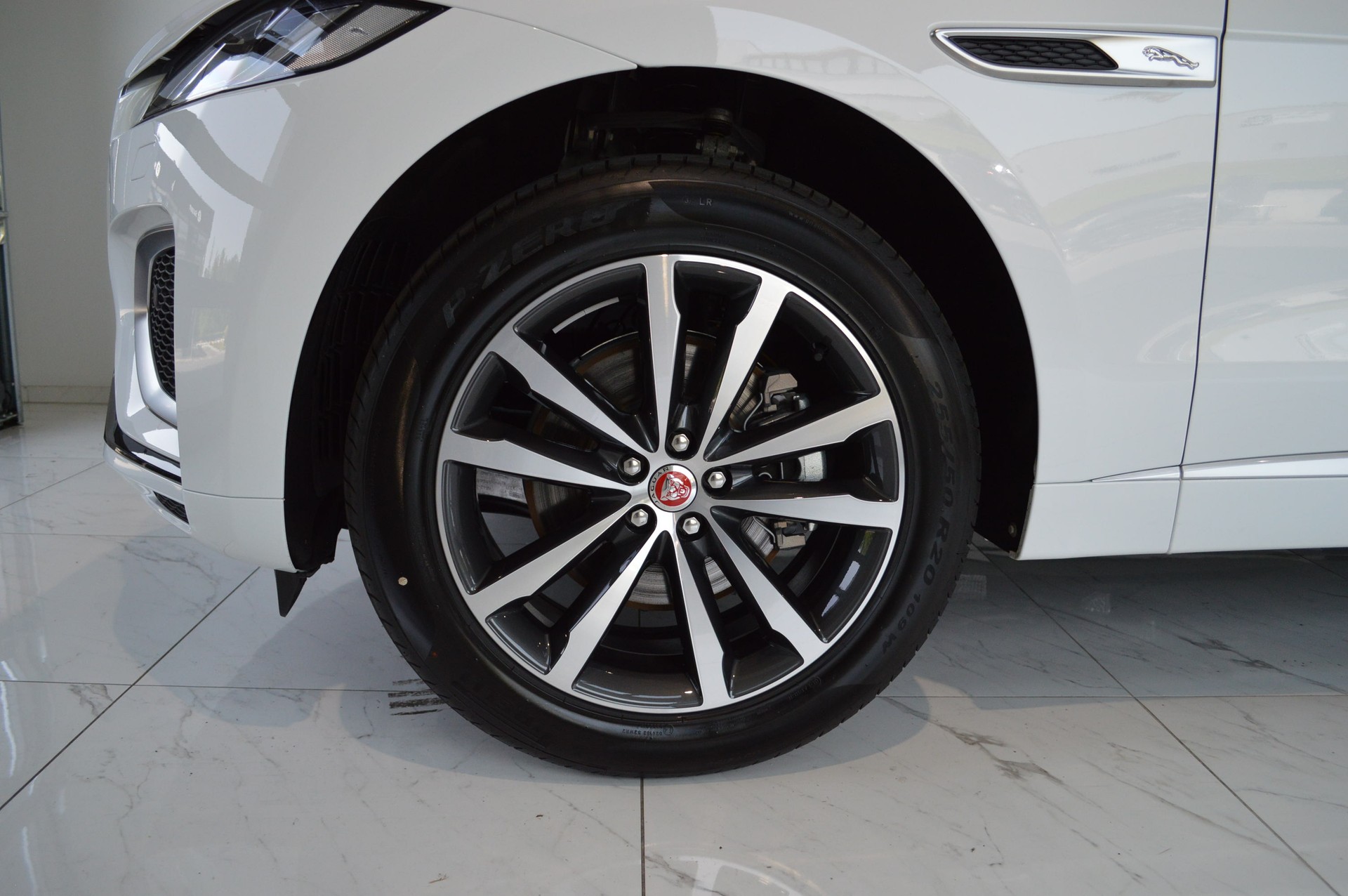JAGUAR F-Pace 2.0 P250 R-Dynamic SE AWD-image-10