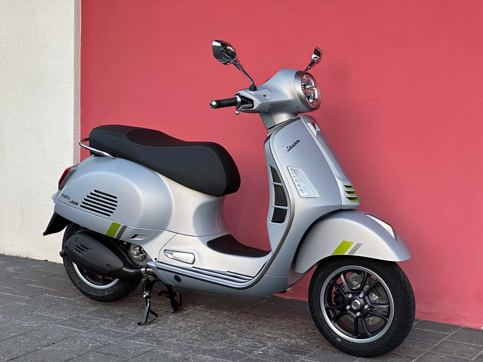 PIAGGIO Vespa GTS 125 Super Tech ABS-image-7