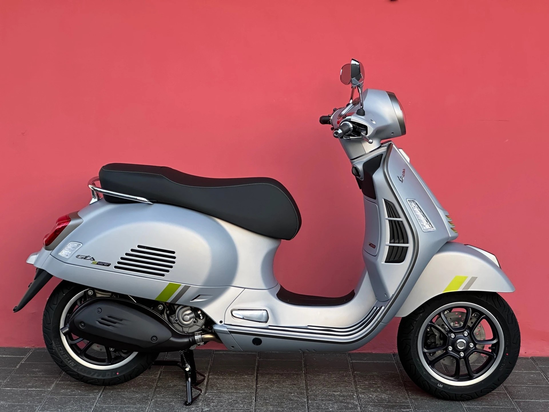 PIAGGIO Vespa GTS 125 Super Tech ABS-image-1