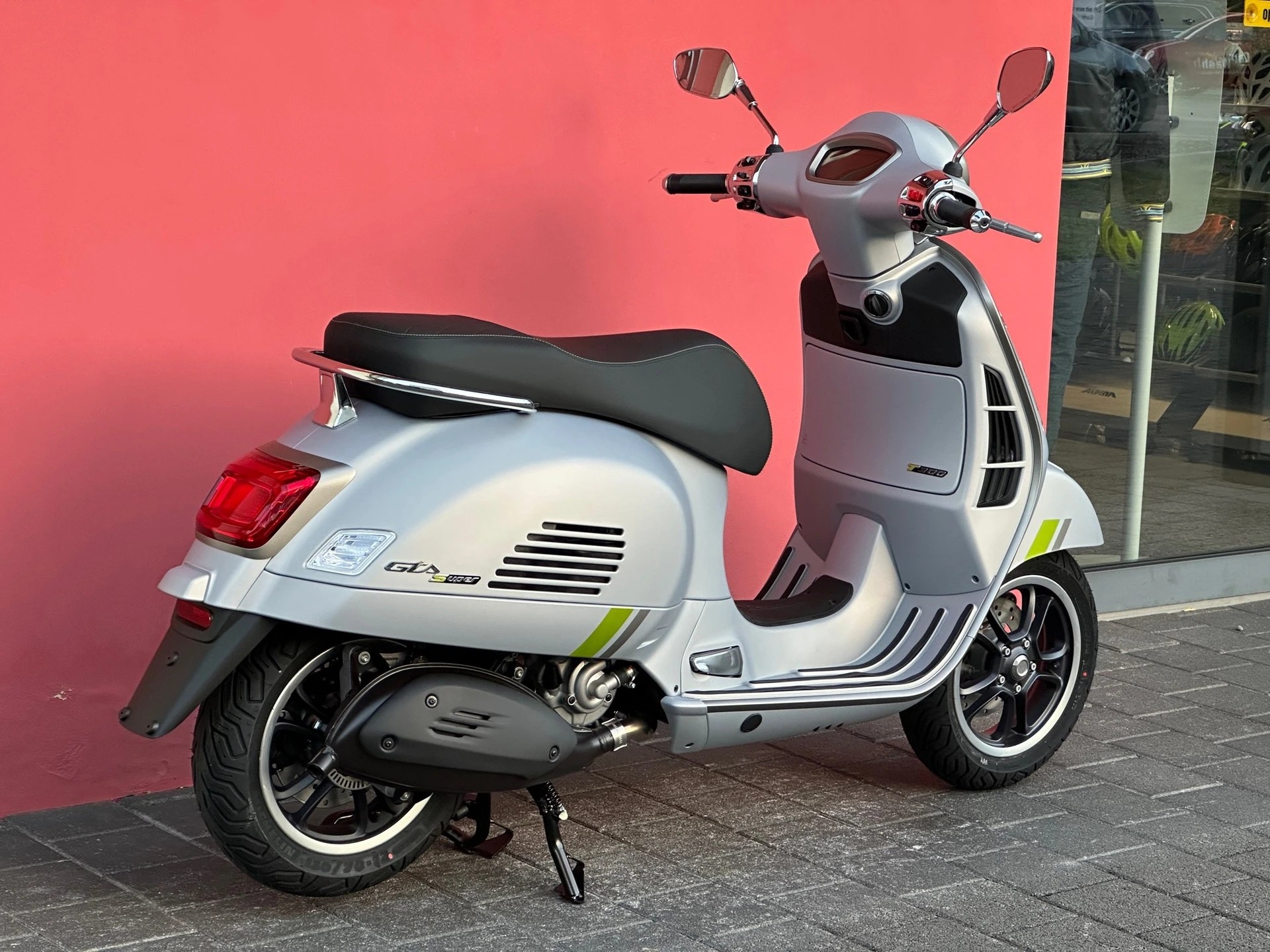 PIAGGIO Vespa GTS 125 Super Tech ABS-image-8