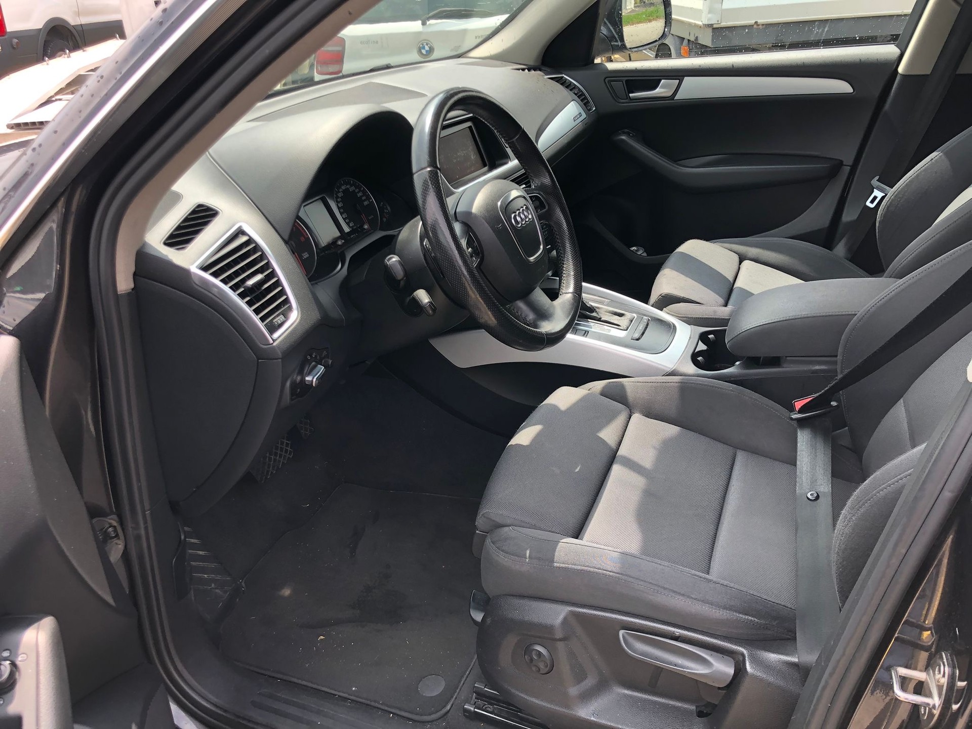 AUDI Q5 3.2 FSI quattro S-tronic-image-8