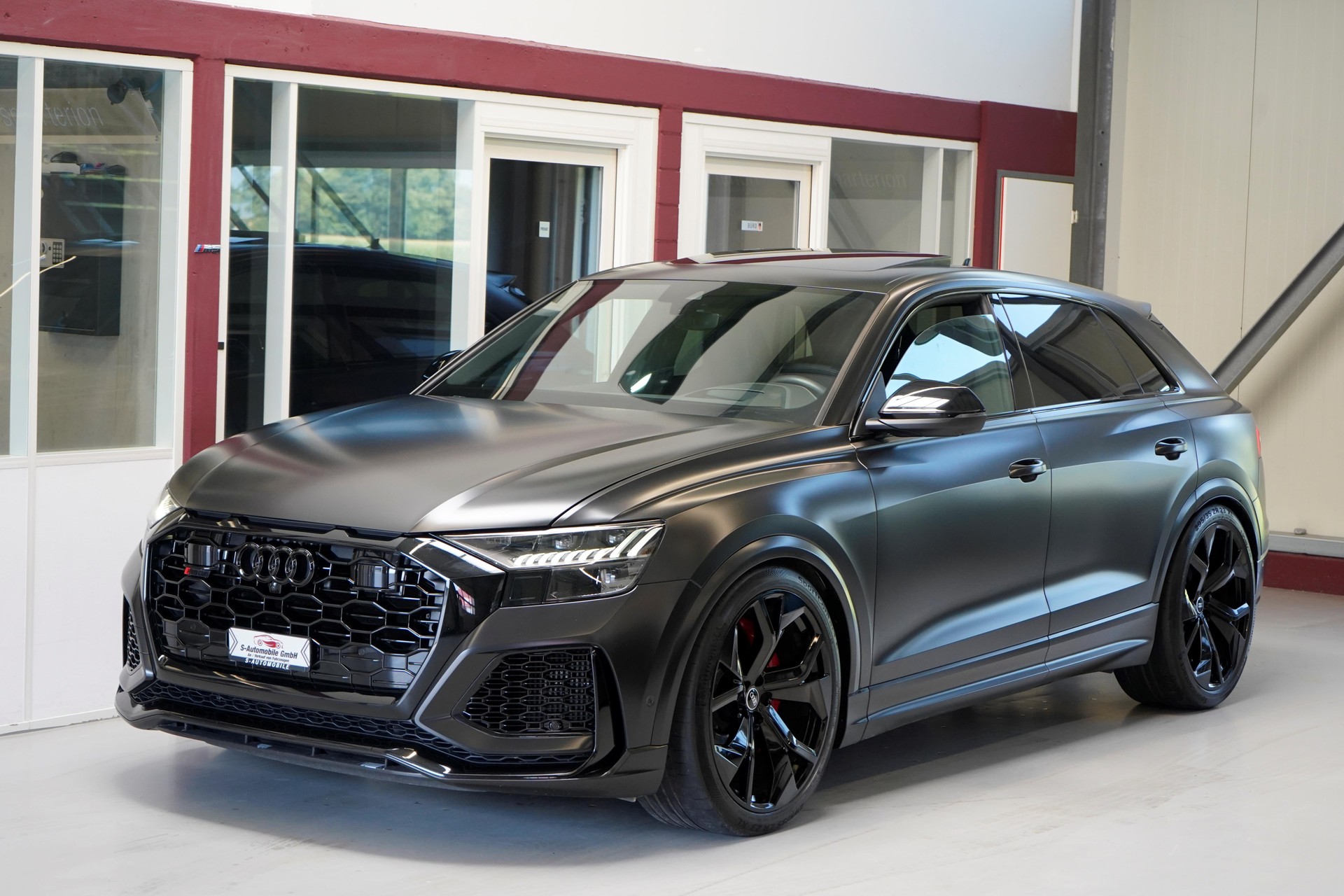 AUDI RSQ8 quattro tiptronic-image-2